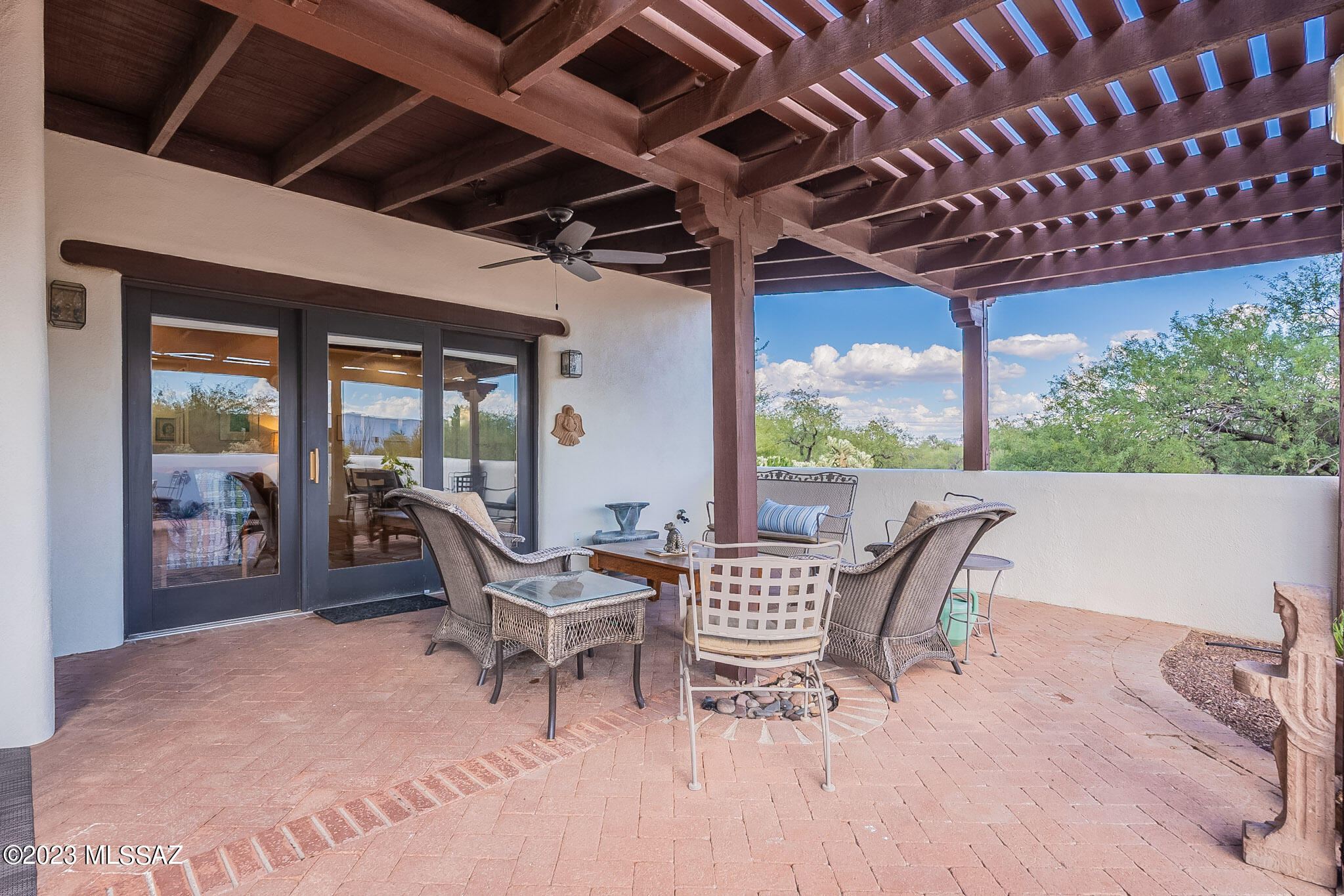 421 W Camino Del Poso