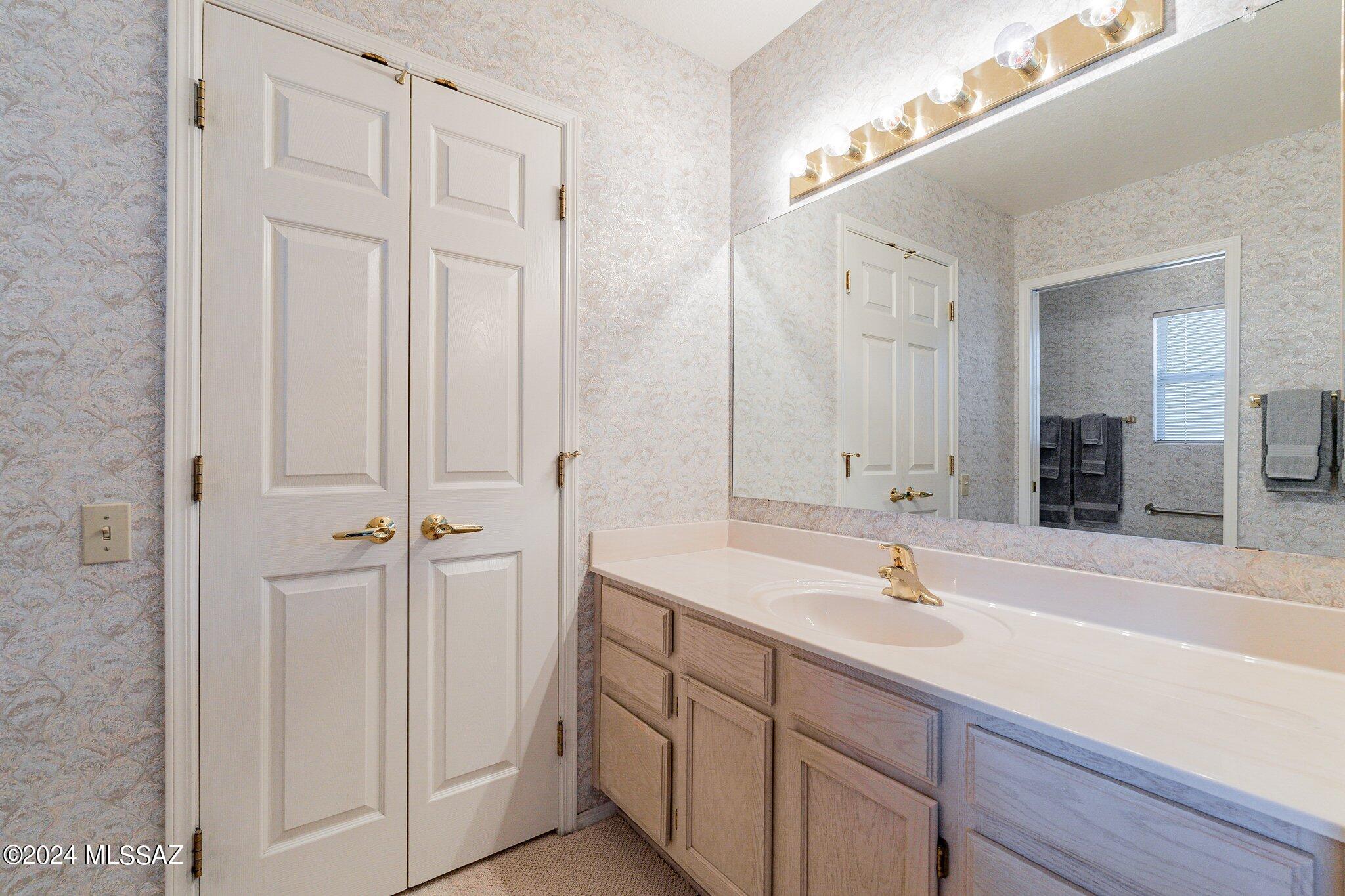 1465 W Desert Jewel Court
