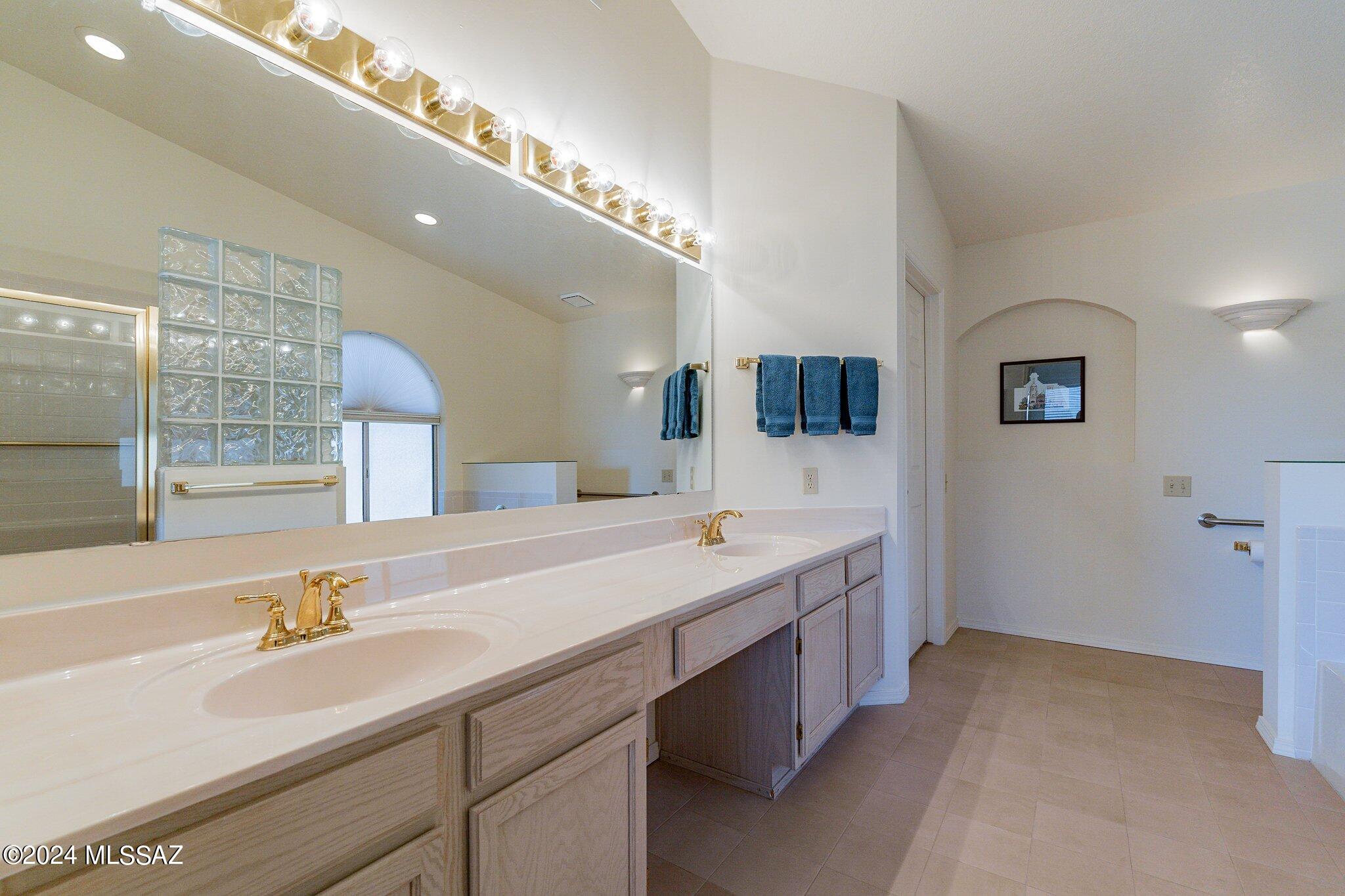 1465 W Desert Jewel Court