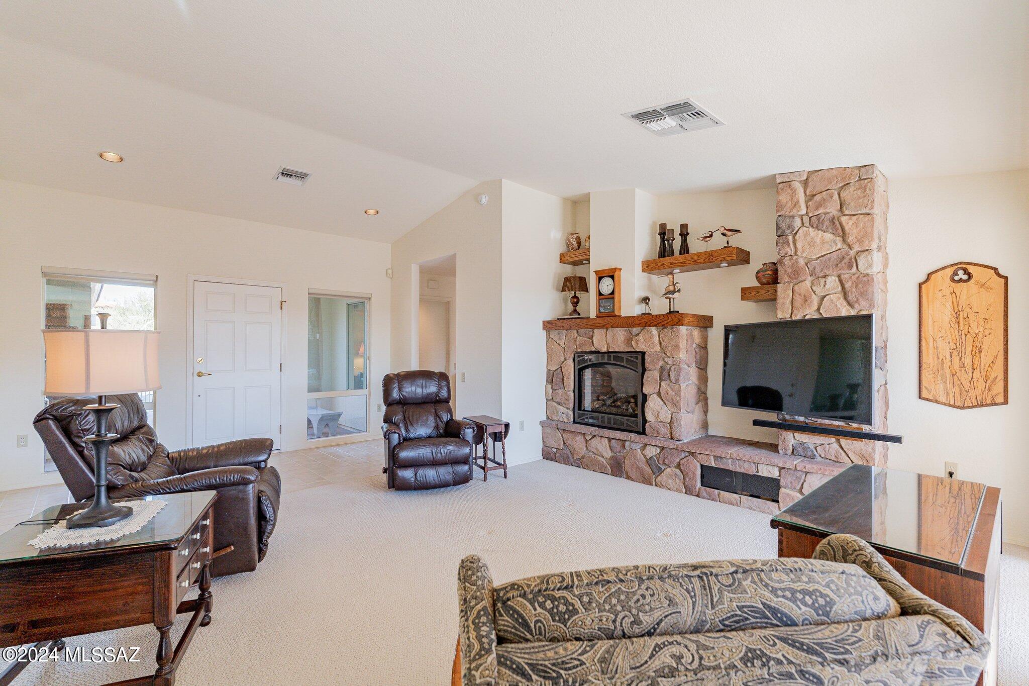 1465 W Desert Jewel Court