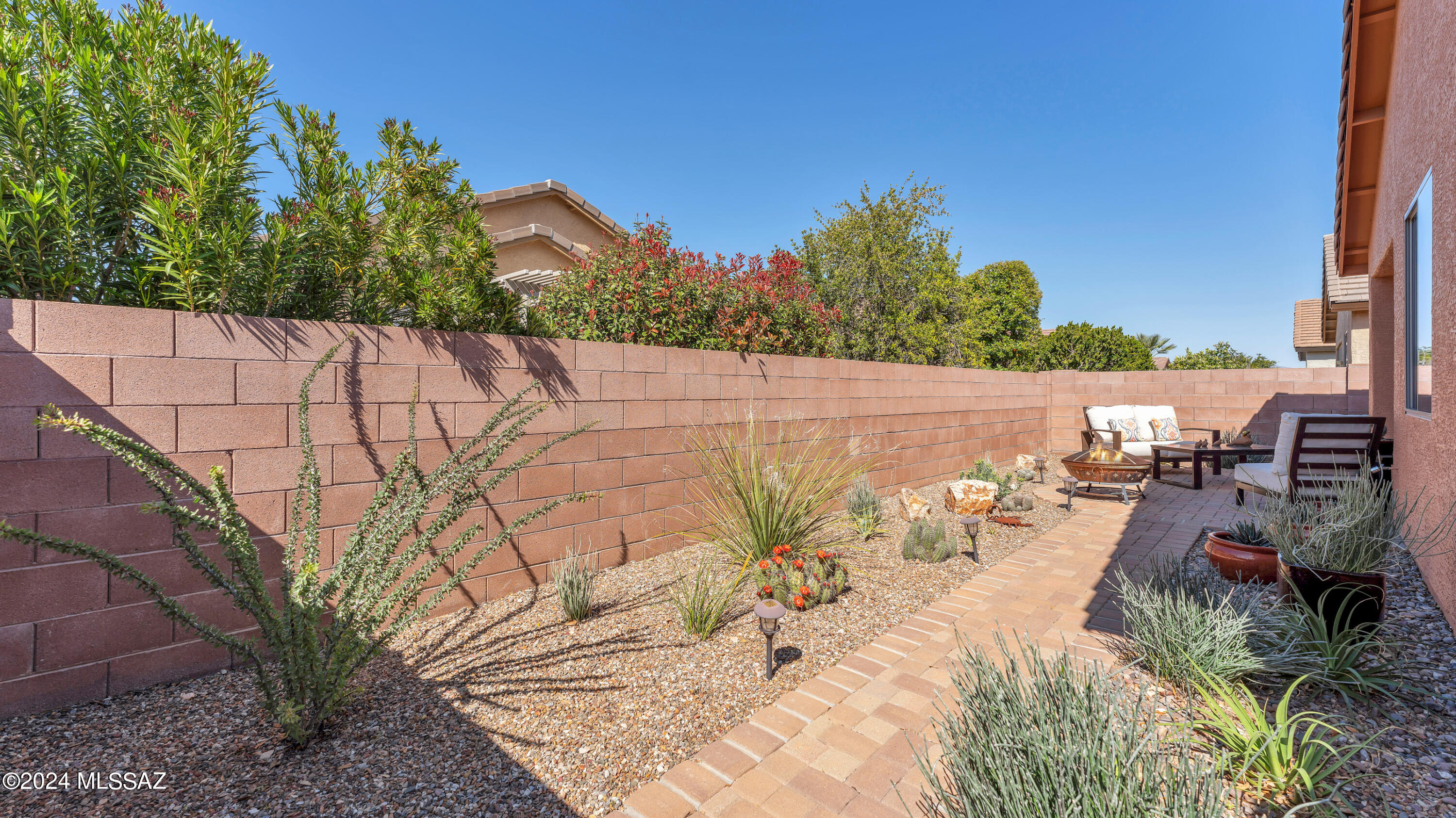 488 W Bazille Way