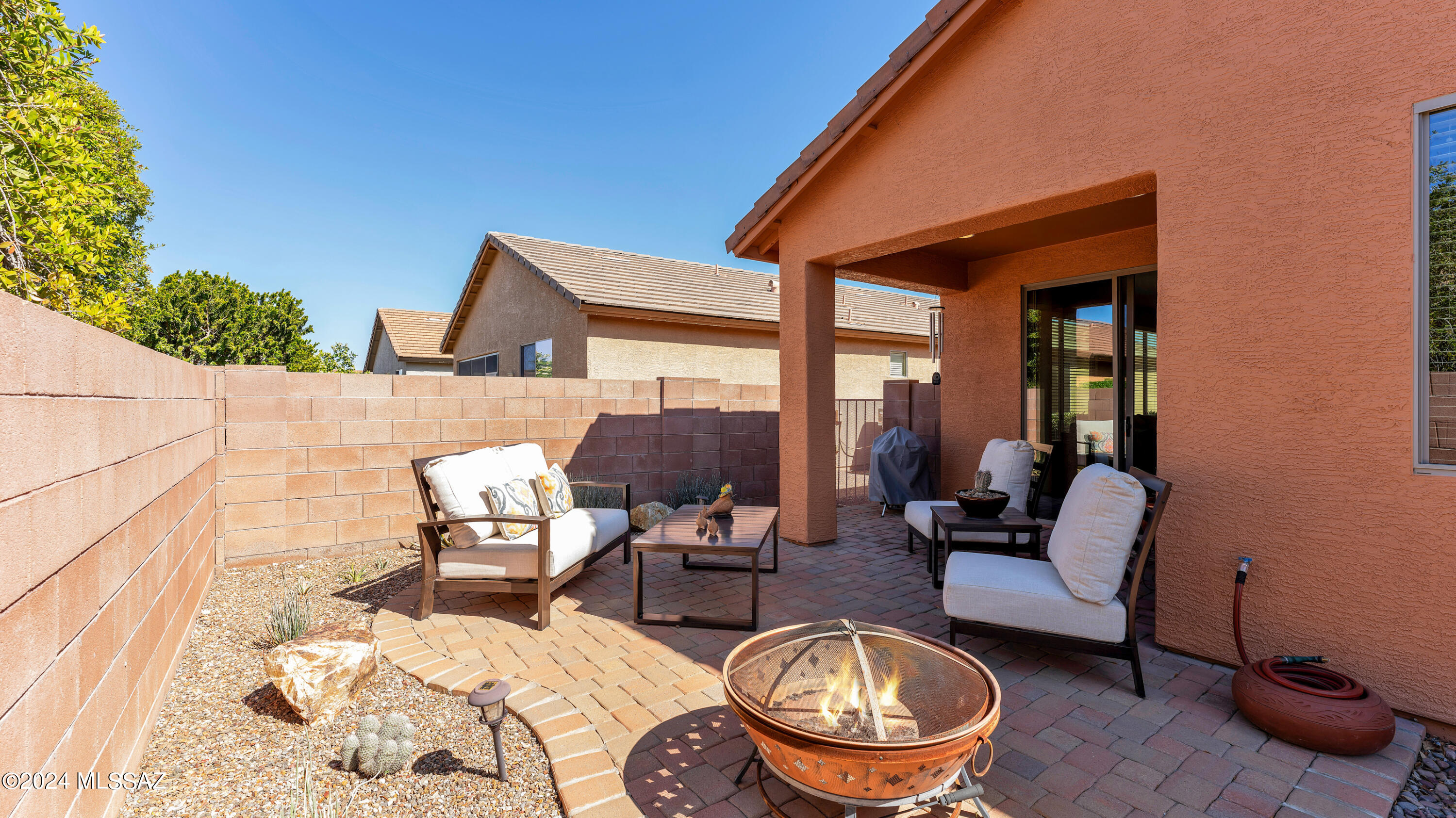 488 W Bazille Way