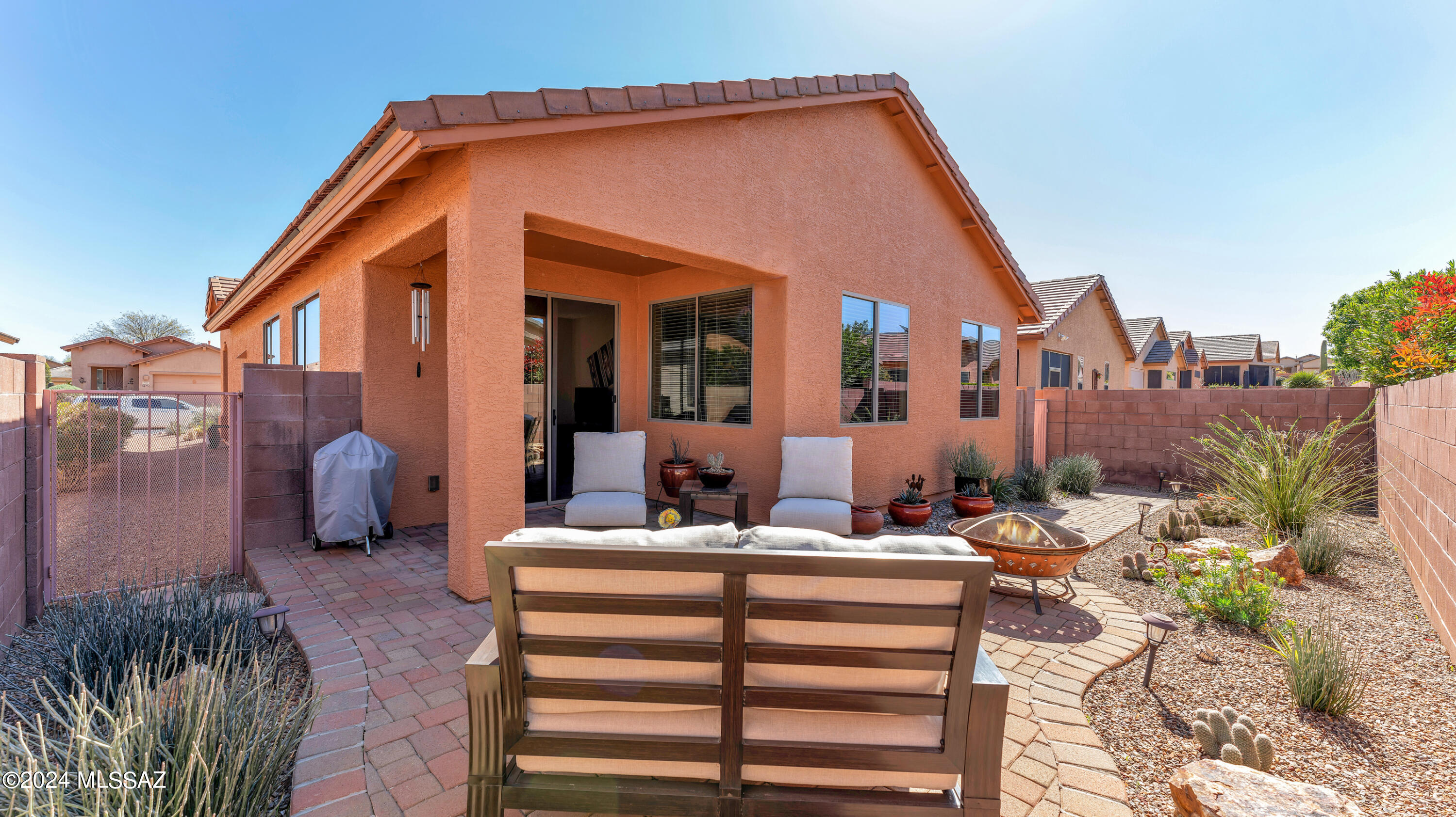 488 W Bazille Way