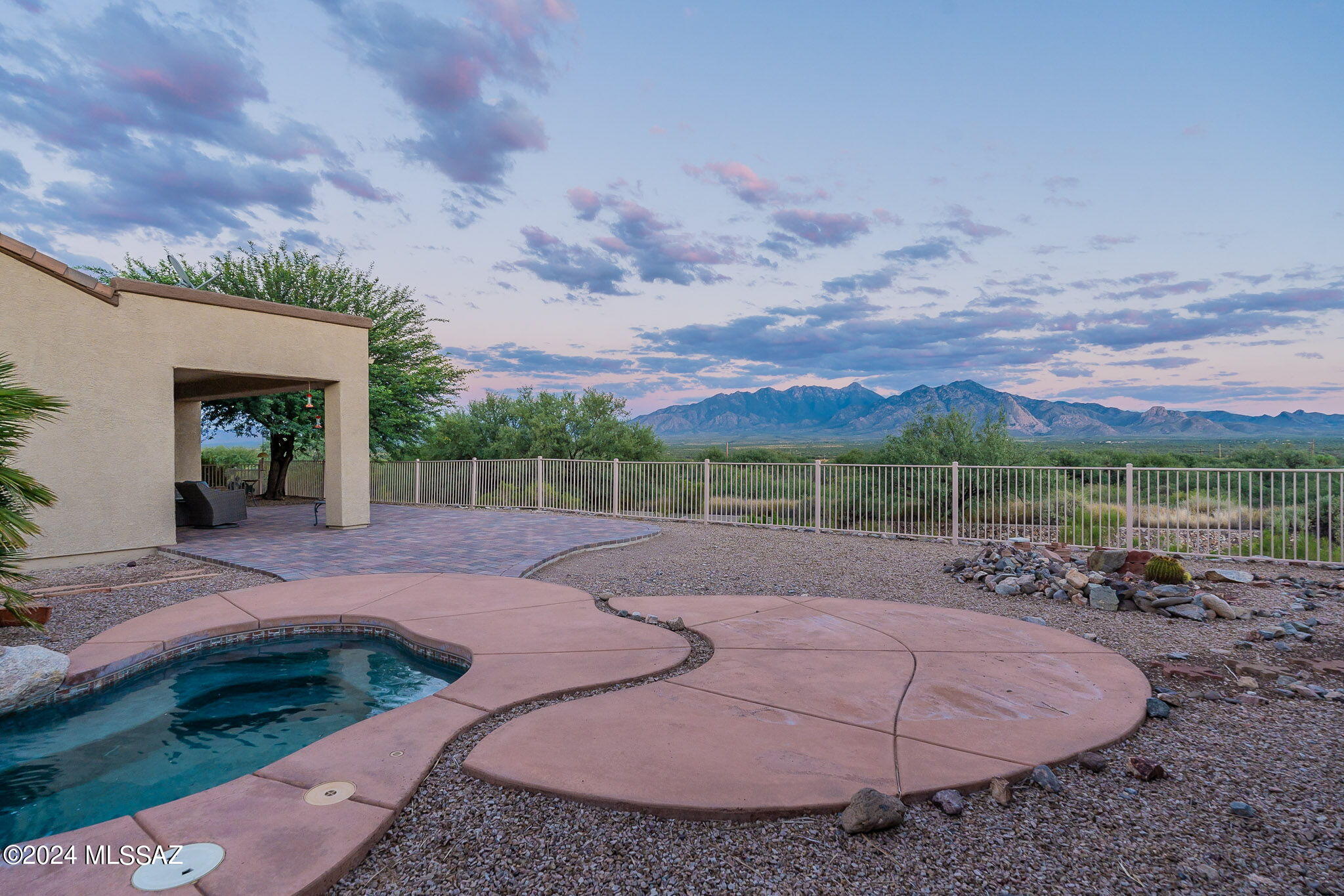 1745 W Placita Canoa Azul