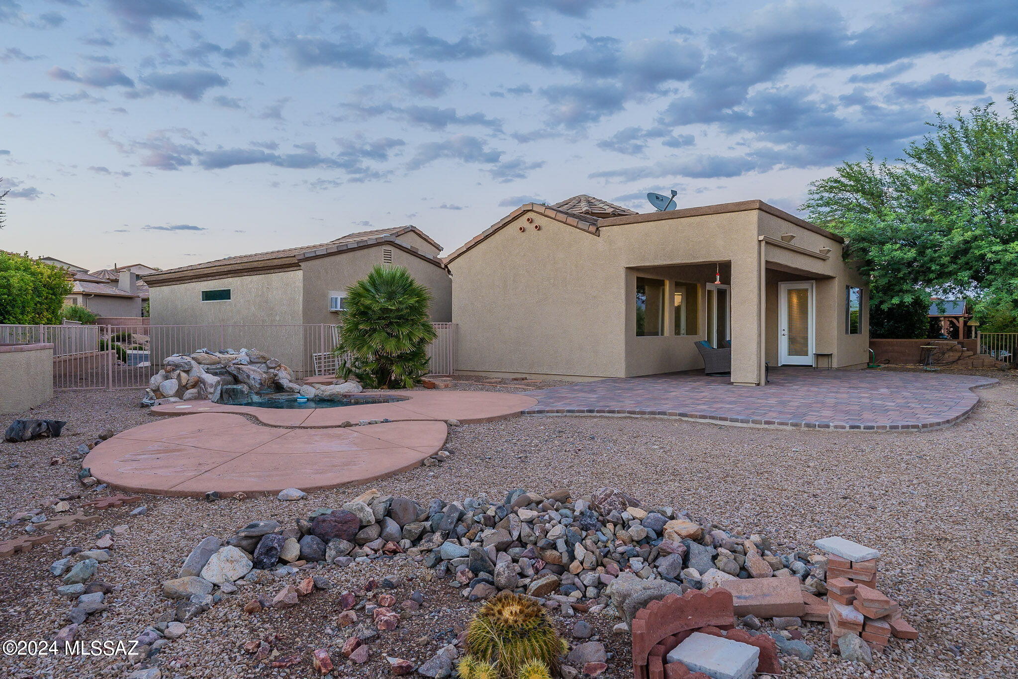 1745 W Placita Canoa Azul