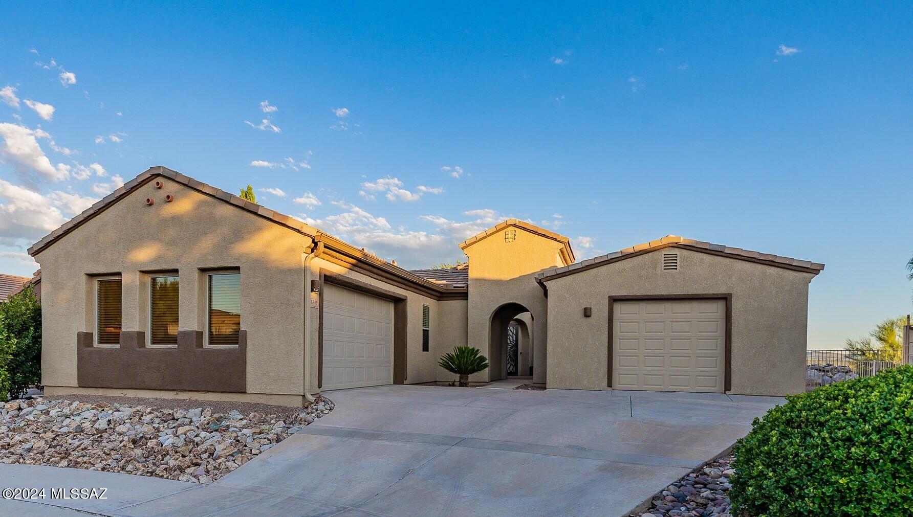 1745 W Placita Canoa Azul