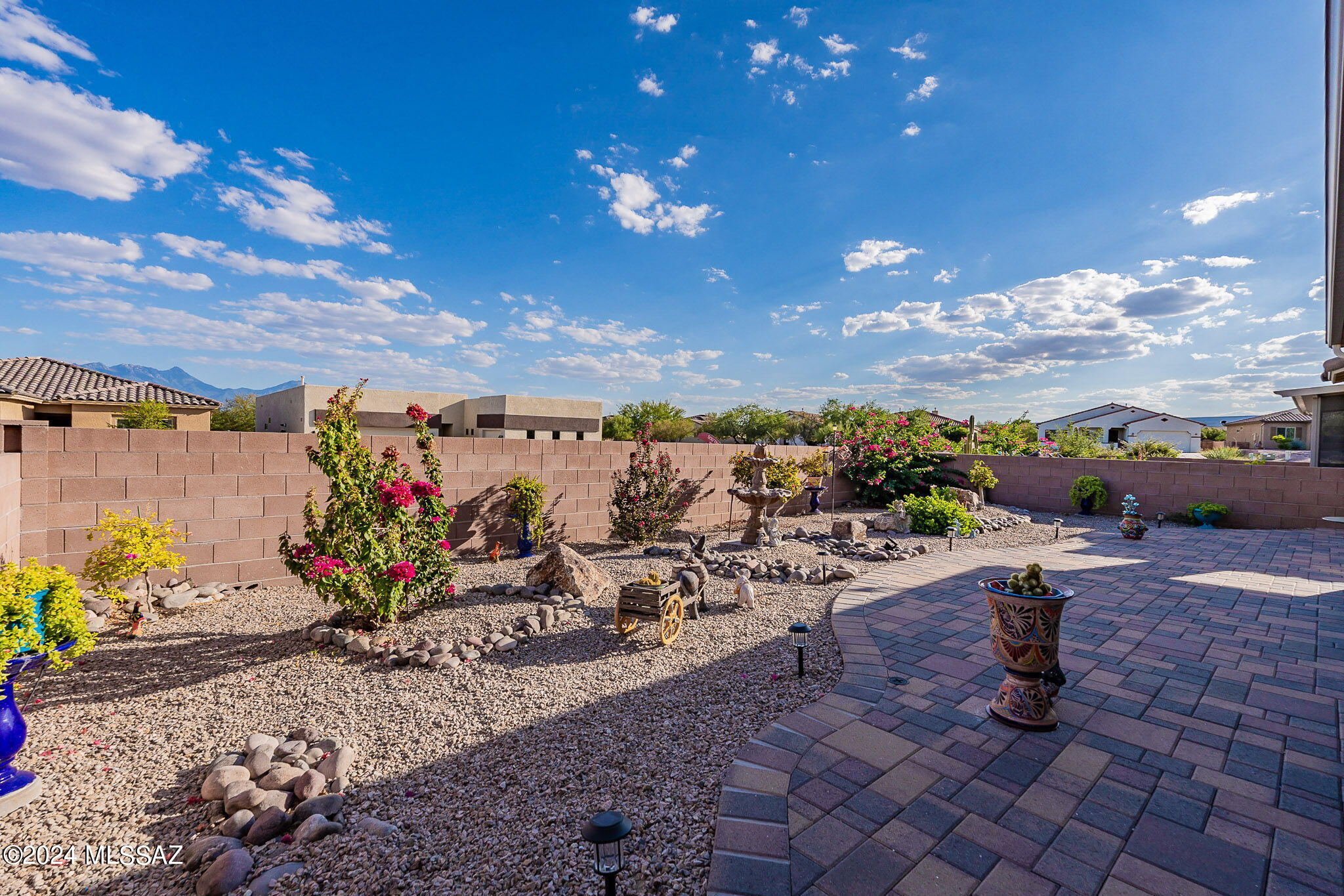 764 N Camino Cerro La Silla