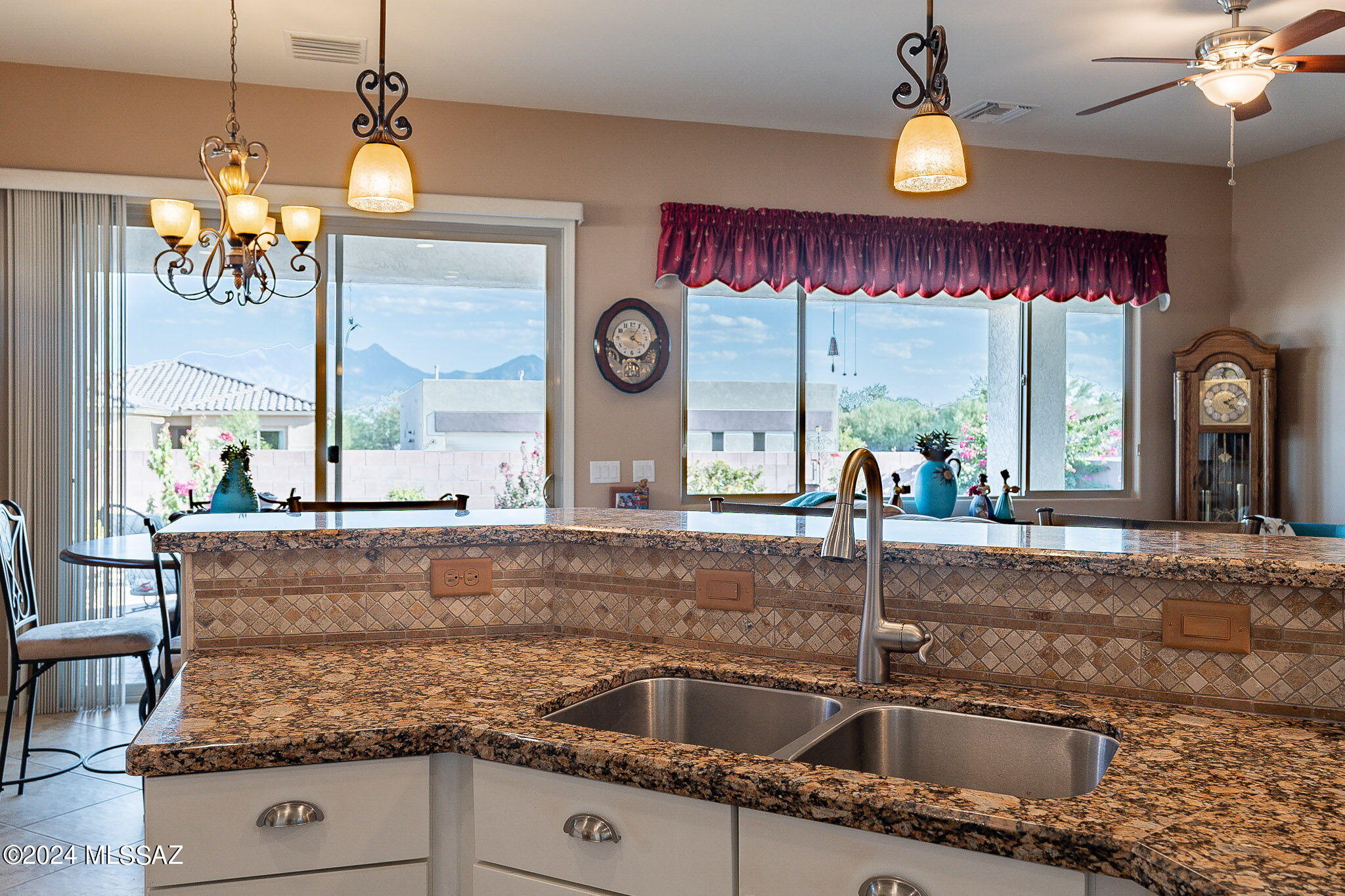 764 N Camino Cerro La Silla