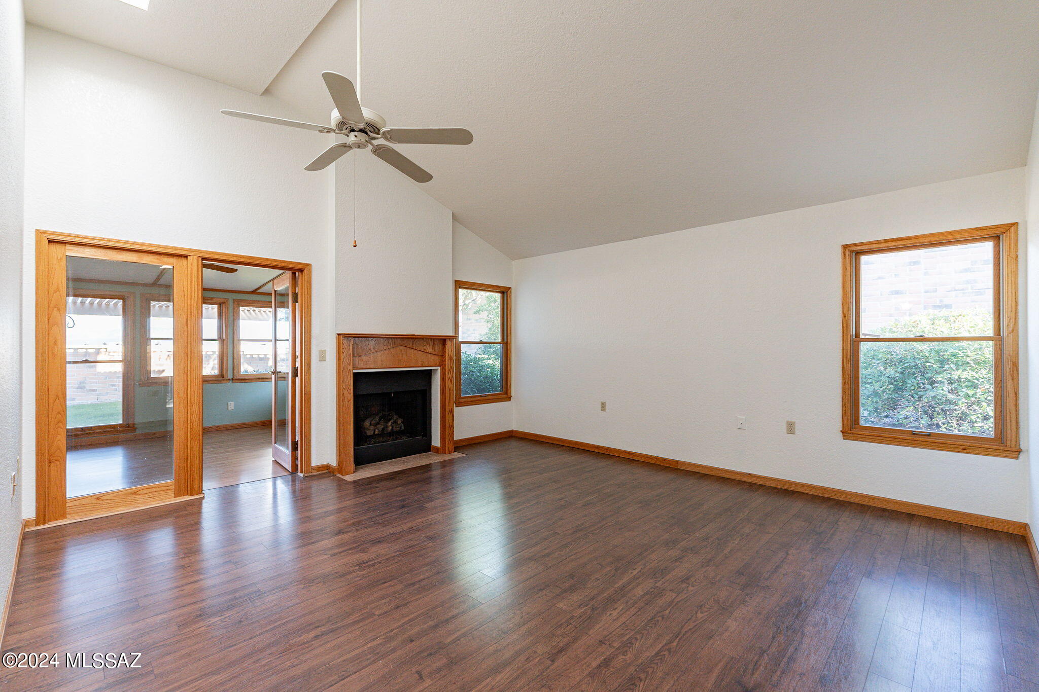 1050 N Avenida Canby