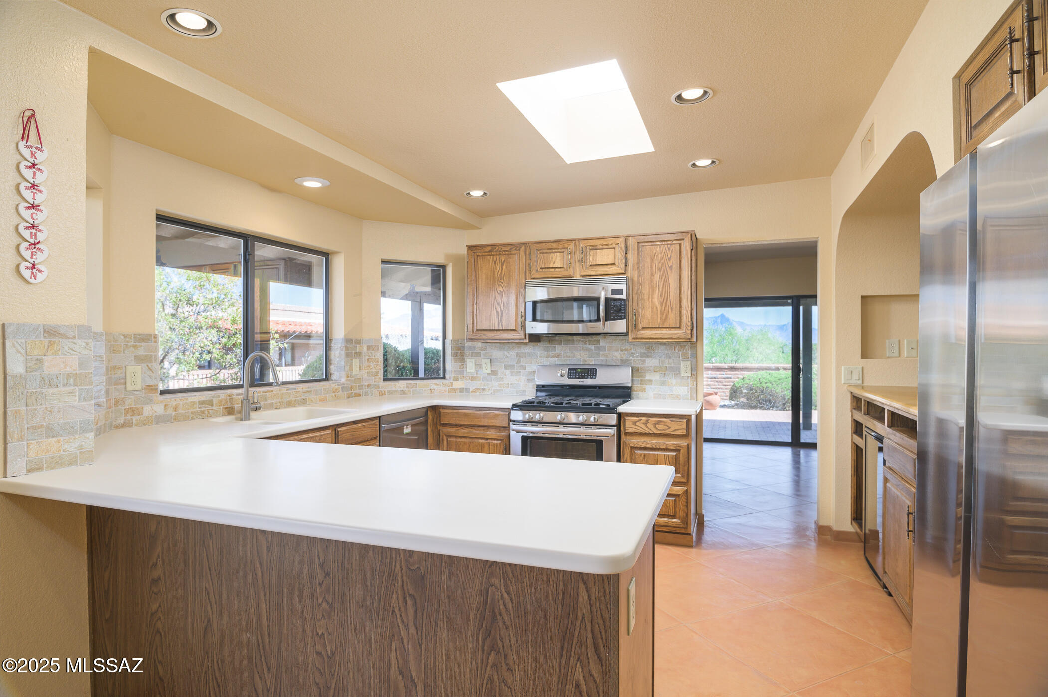 1013 W Desert Hills Drive