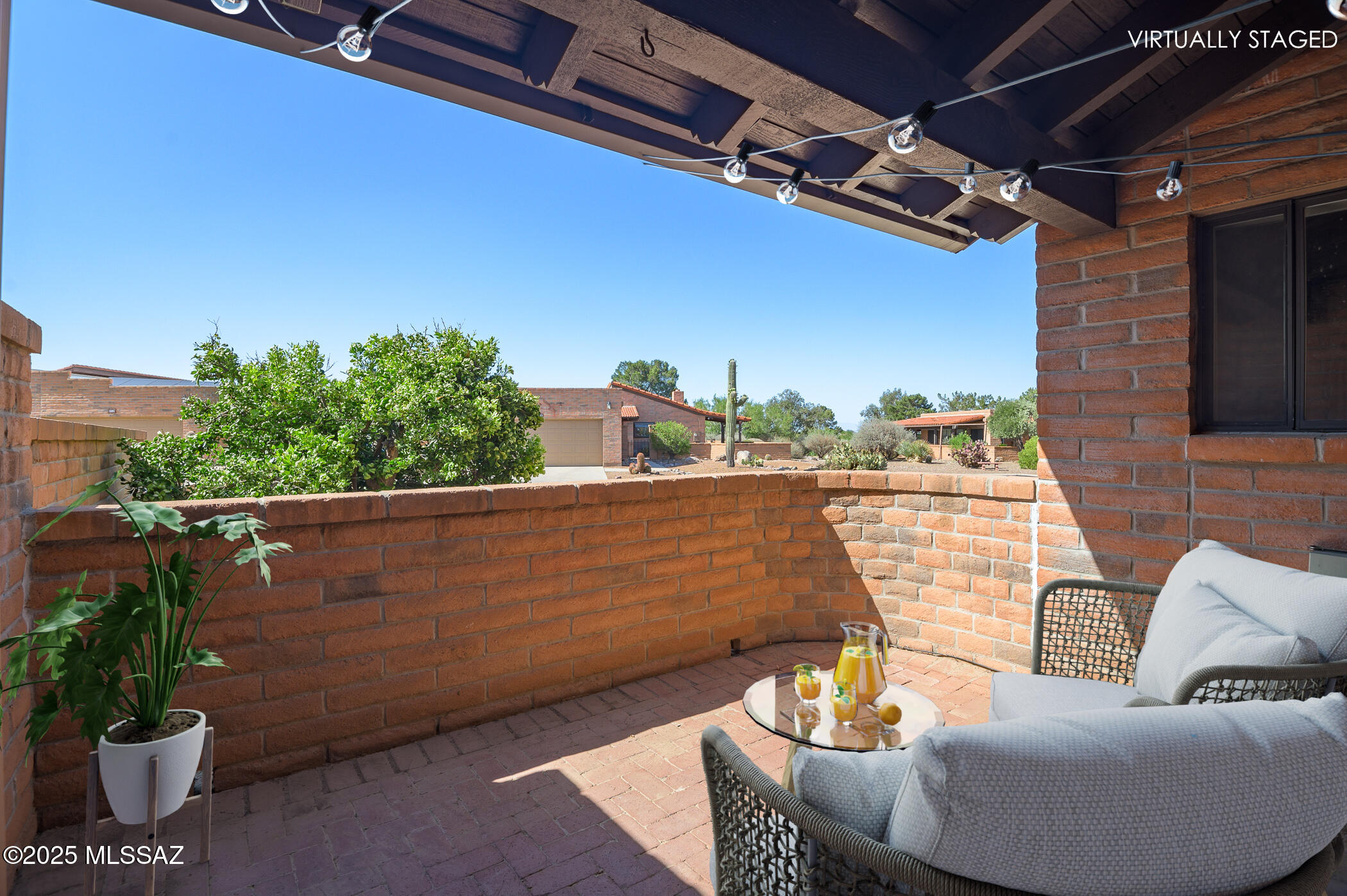 1013 W Desert Hills Drive