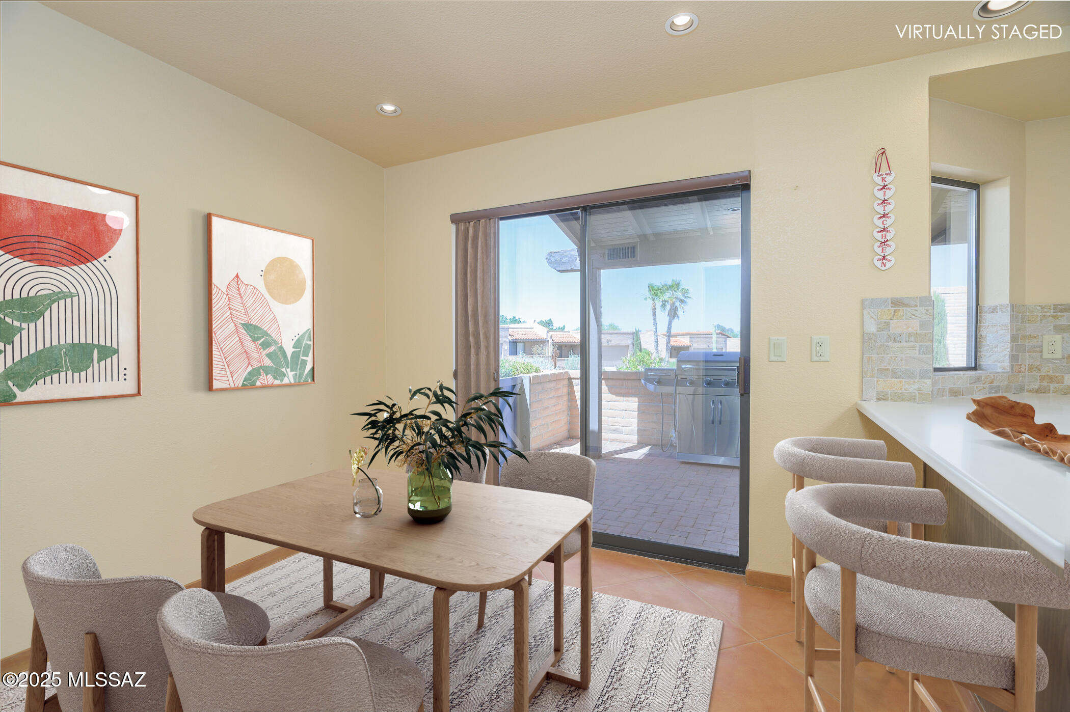 1013 W Desert Hills Drive