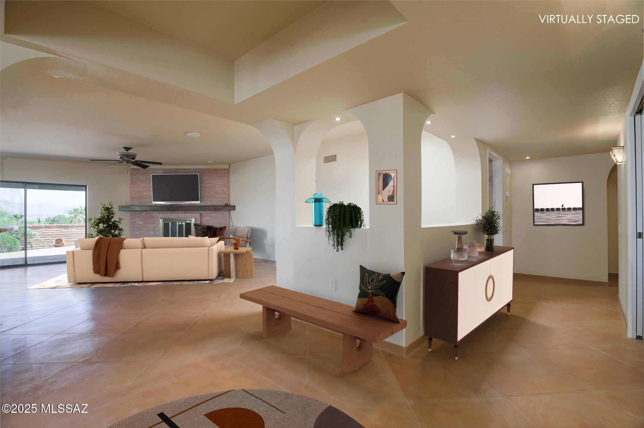 1013 W Desert Hills Drive