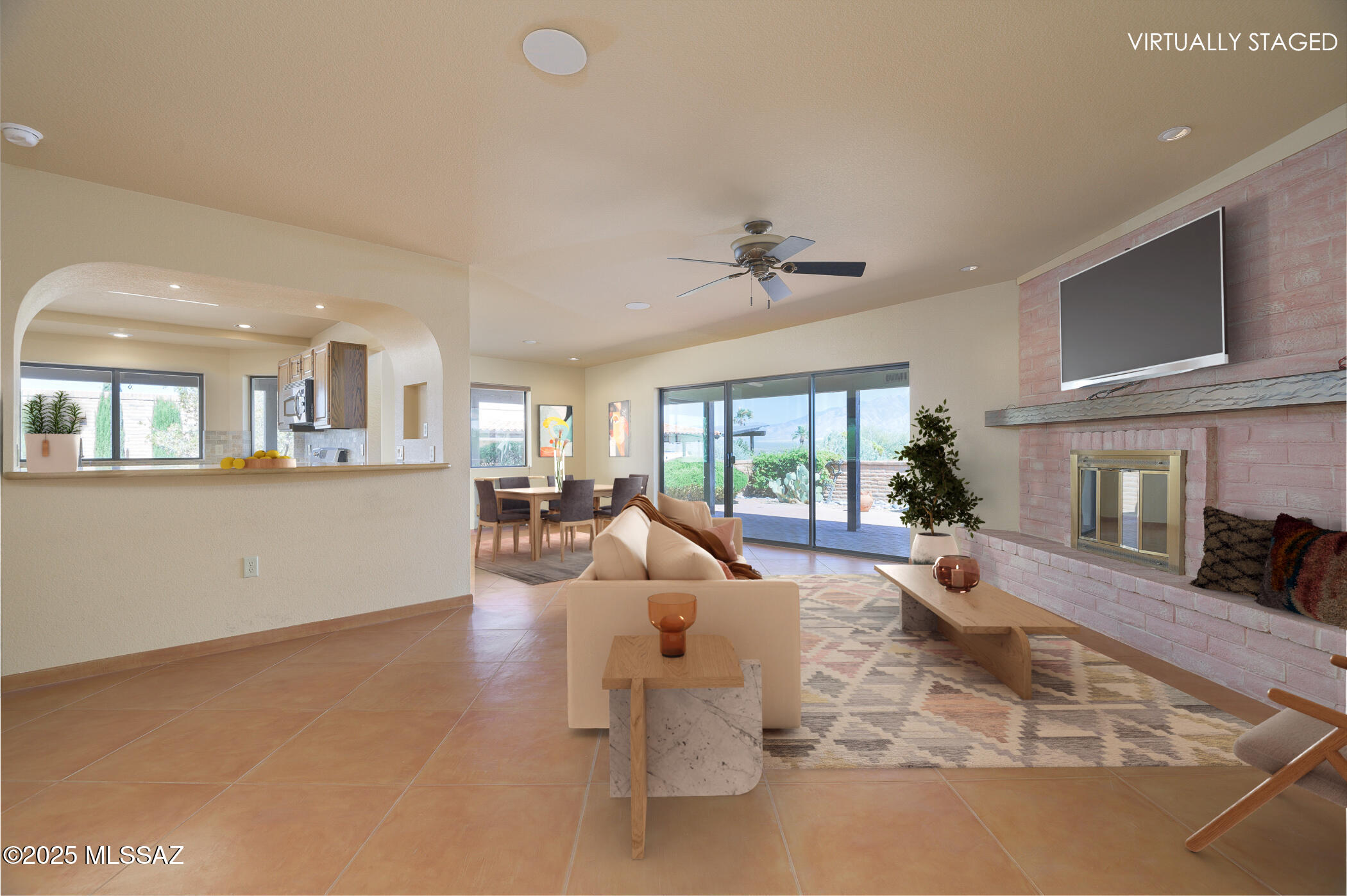 1013 W Desert Hills Drive