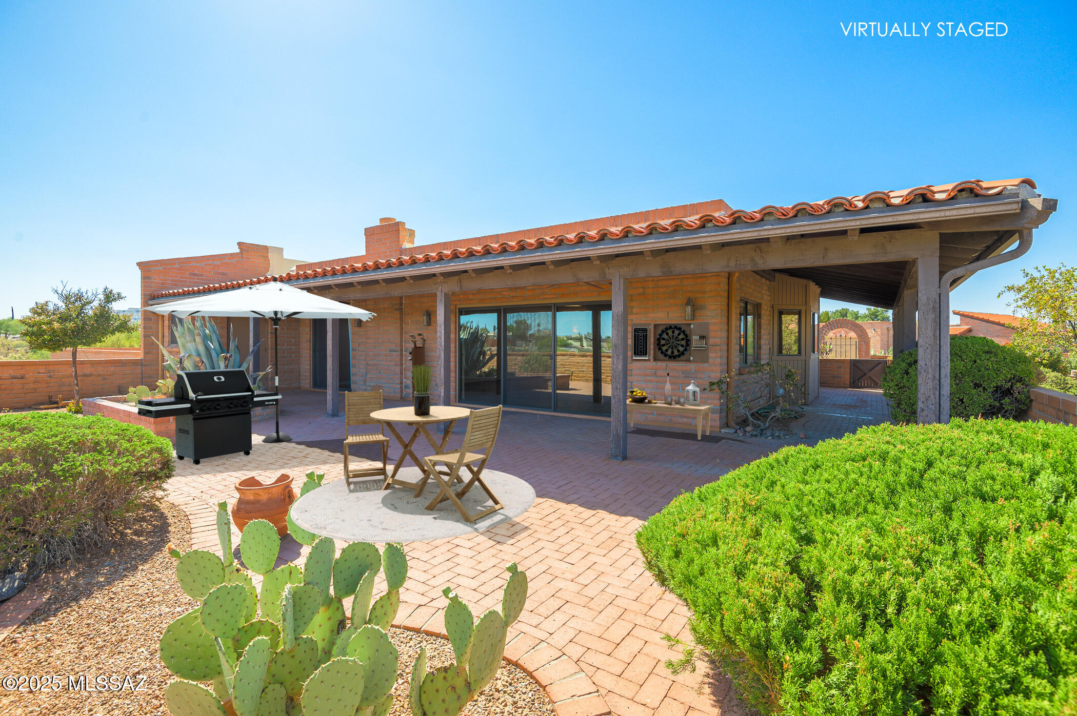 1013 W Desert Hills Drive
