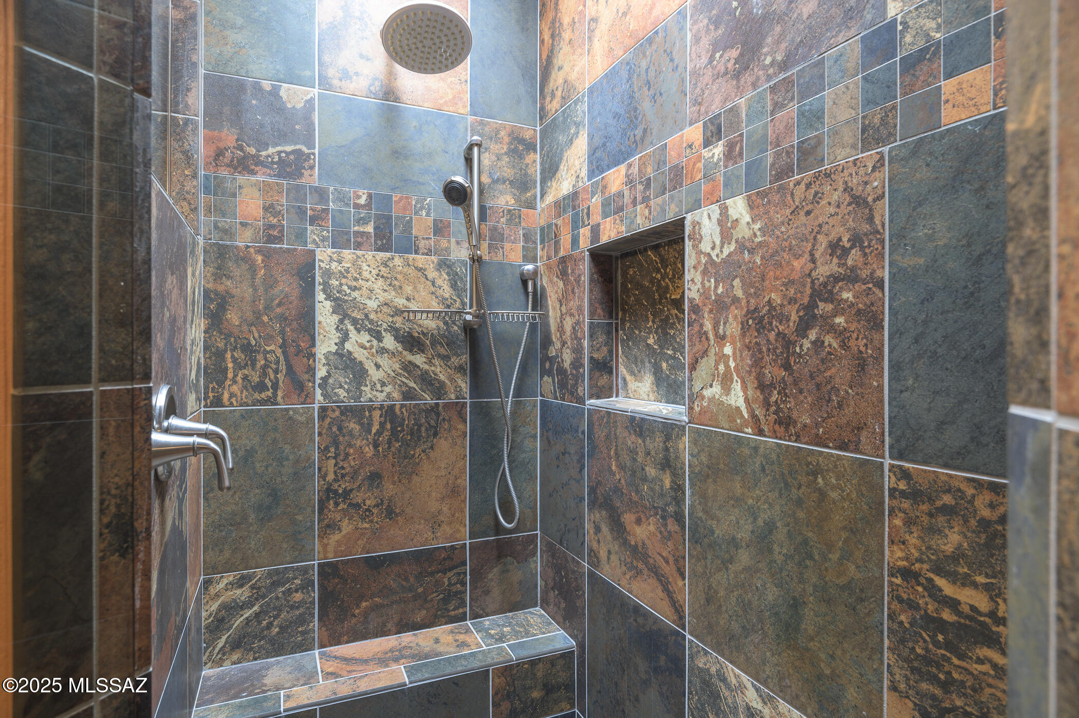 1013 W Desert Hills Drive