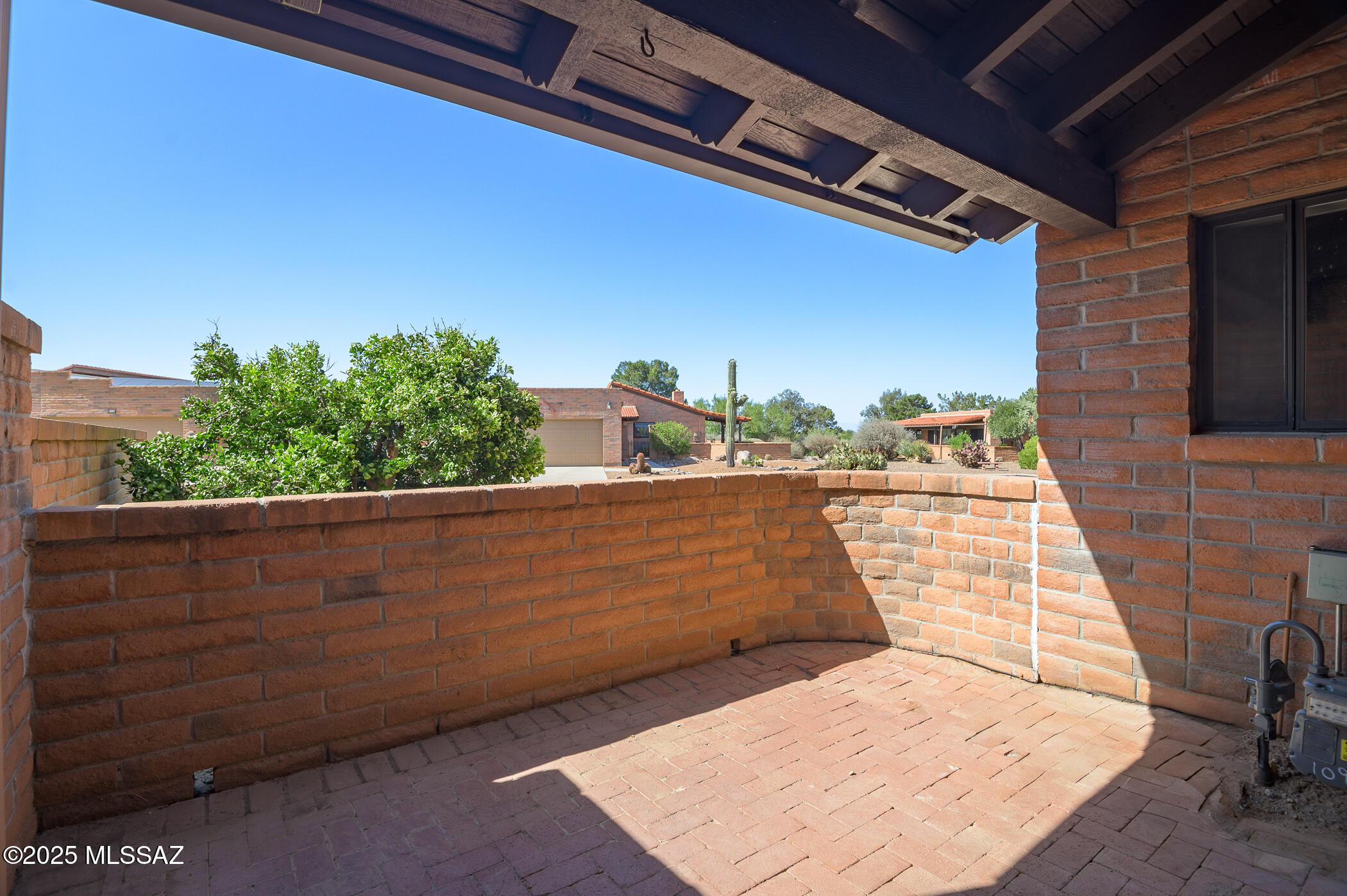 1013 W Desert Hills Drive