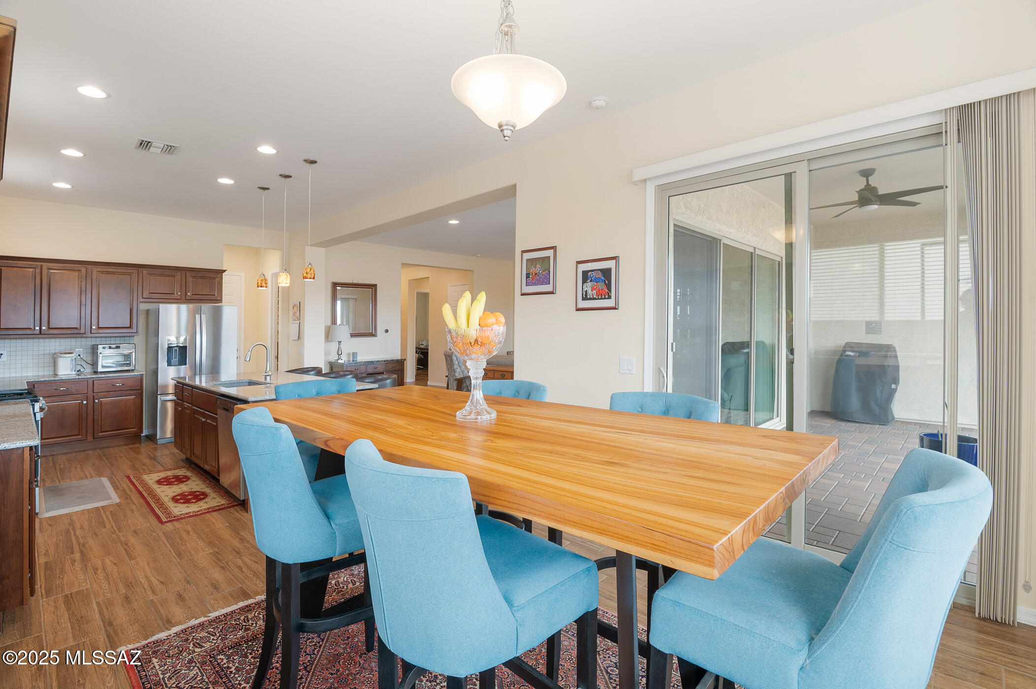 814 N Camino Colina Del Pino