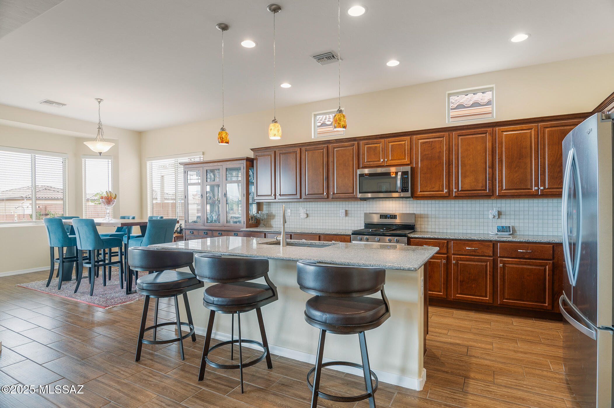 814 N Camino Colina Del Pino