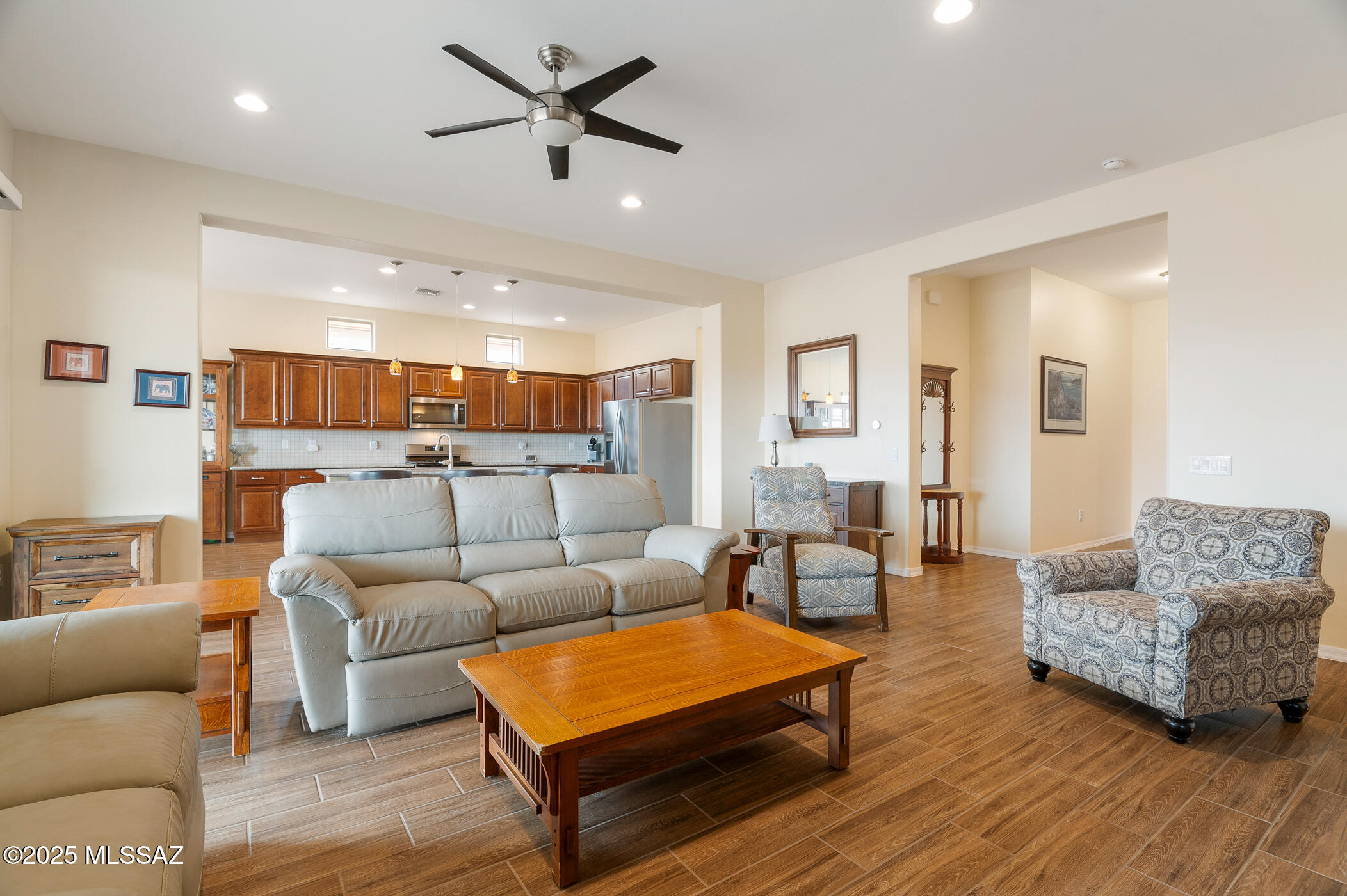 814 N Camino Colina Del Pino