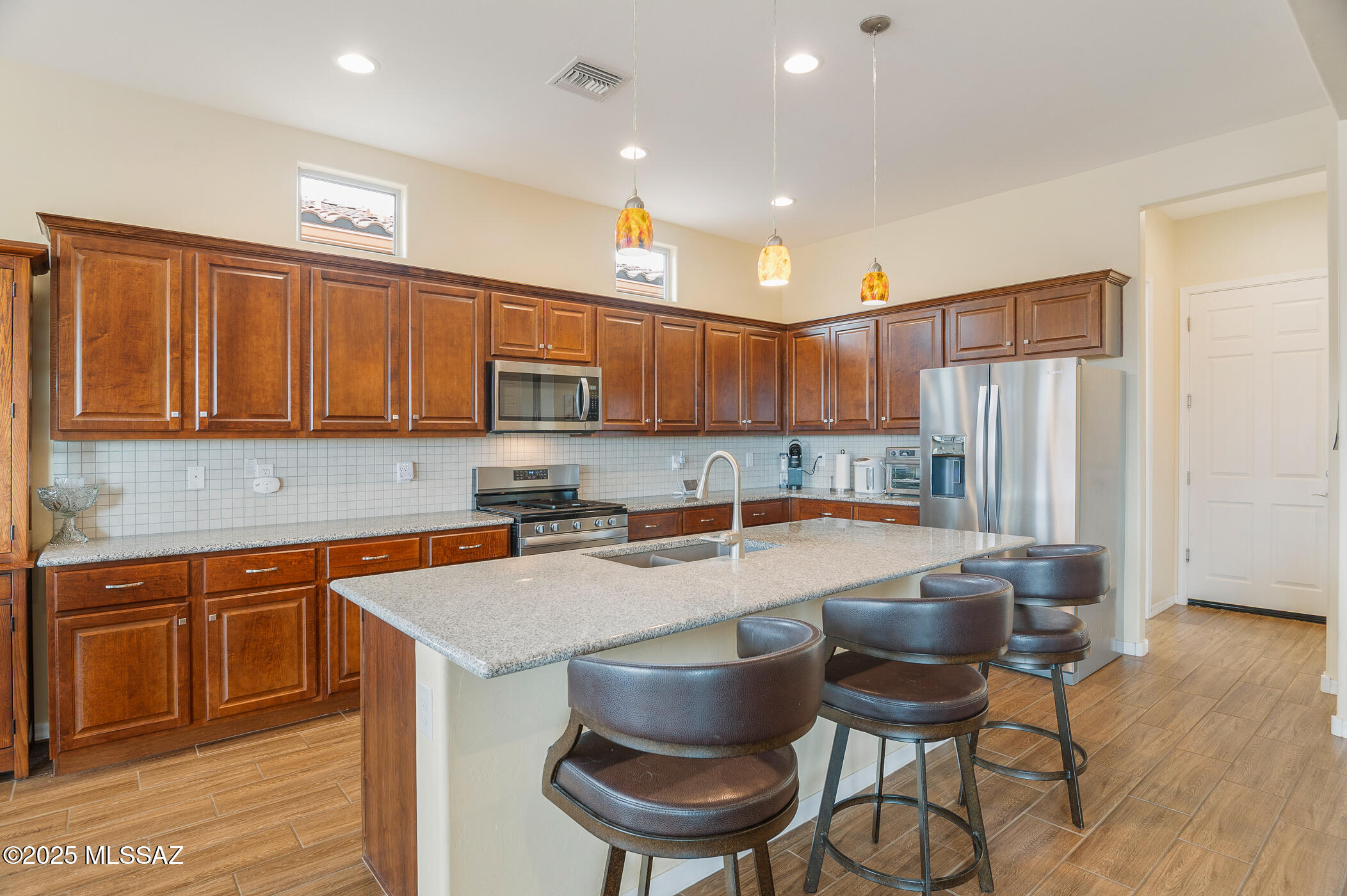814 N Camino Colina Del Pino