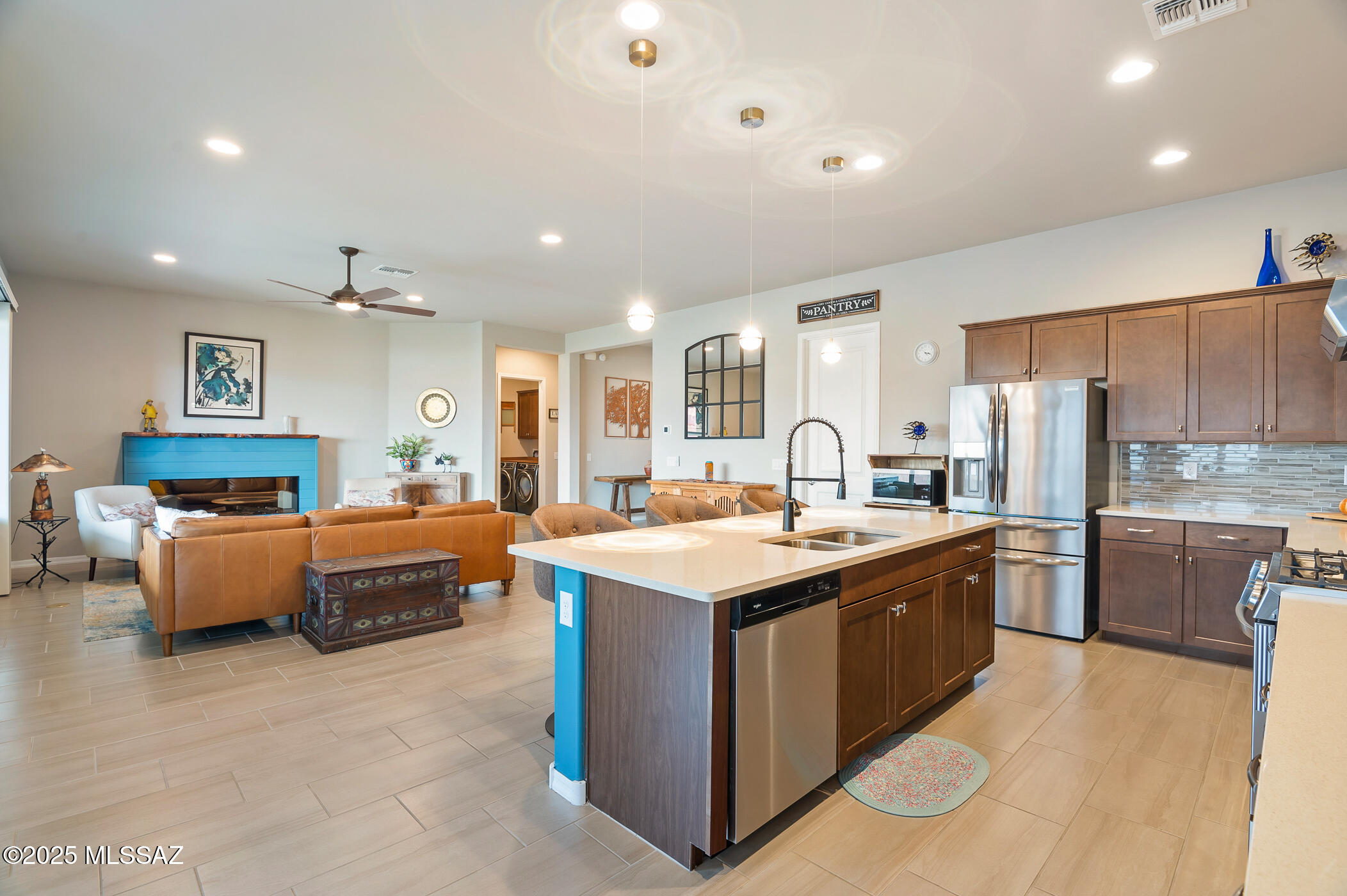 822 N Camino Cerro Morado