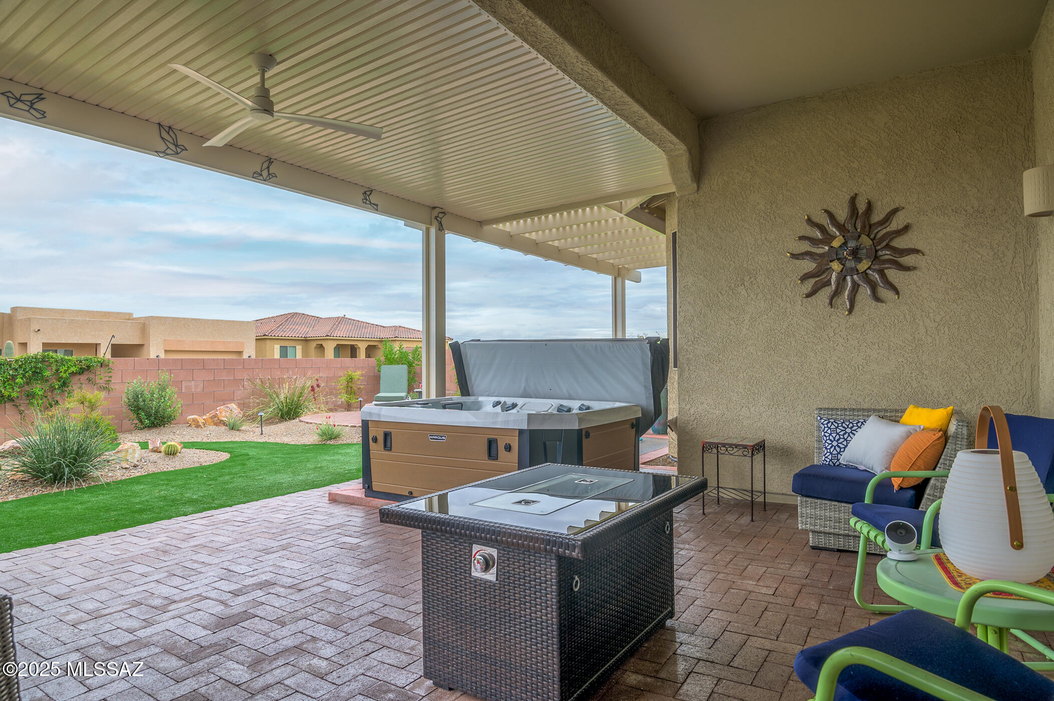 822 N Camino Cerro Morado