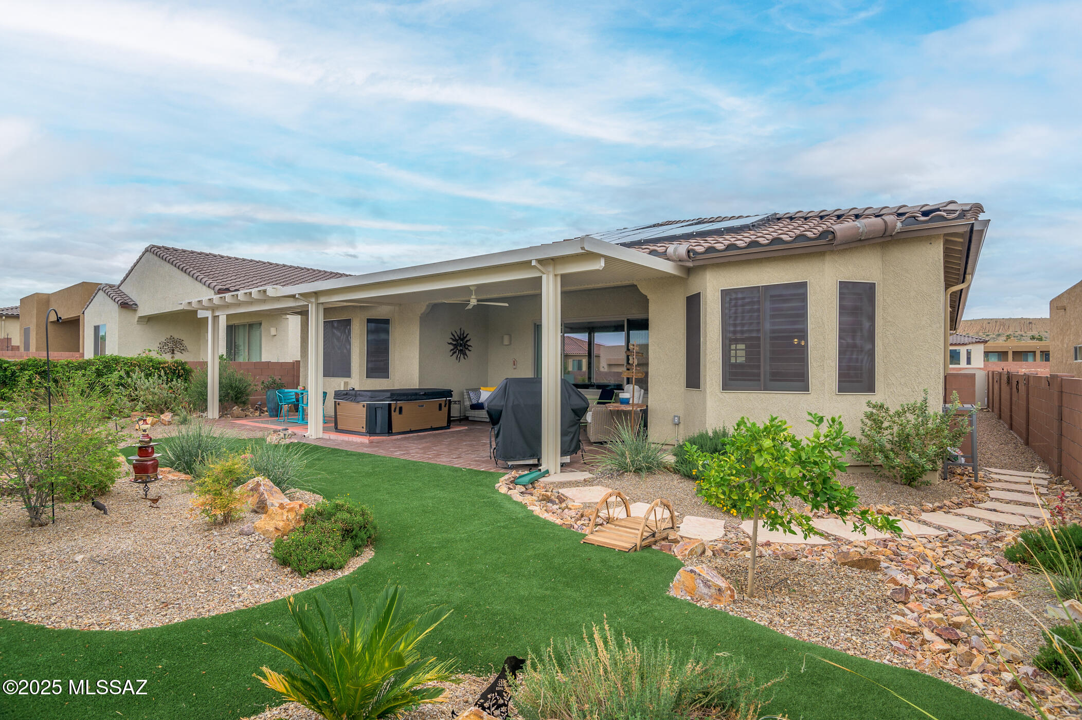 822 N Camino Cerro Morado