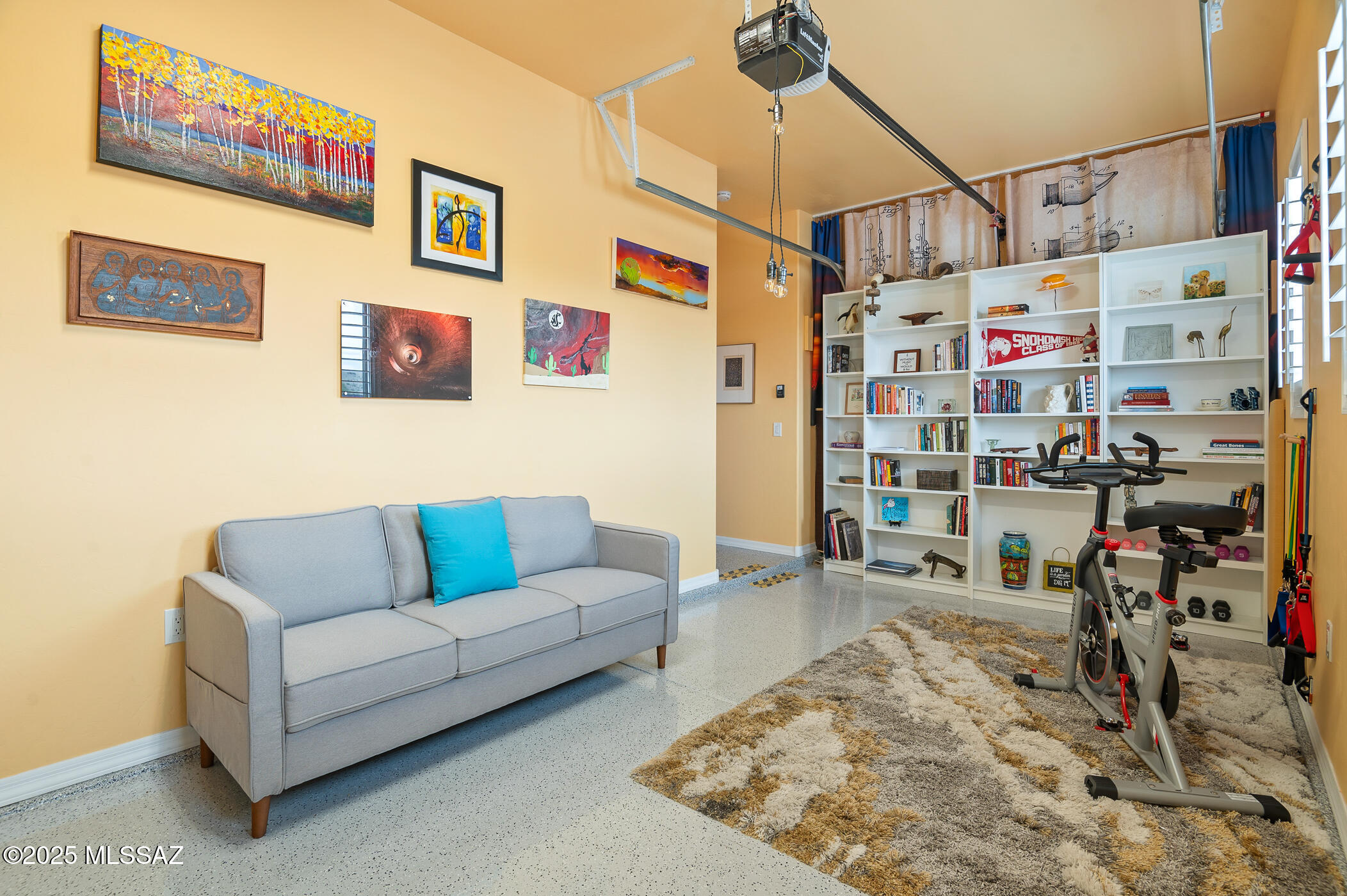 822 N Camino Cerro Morado