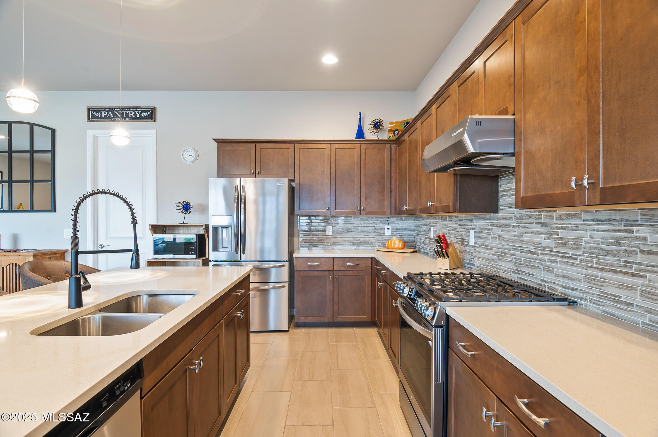 822 N Camino Cerro Morado