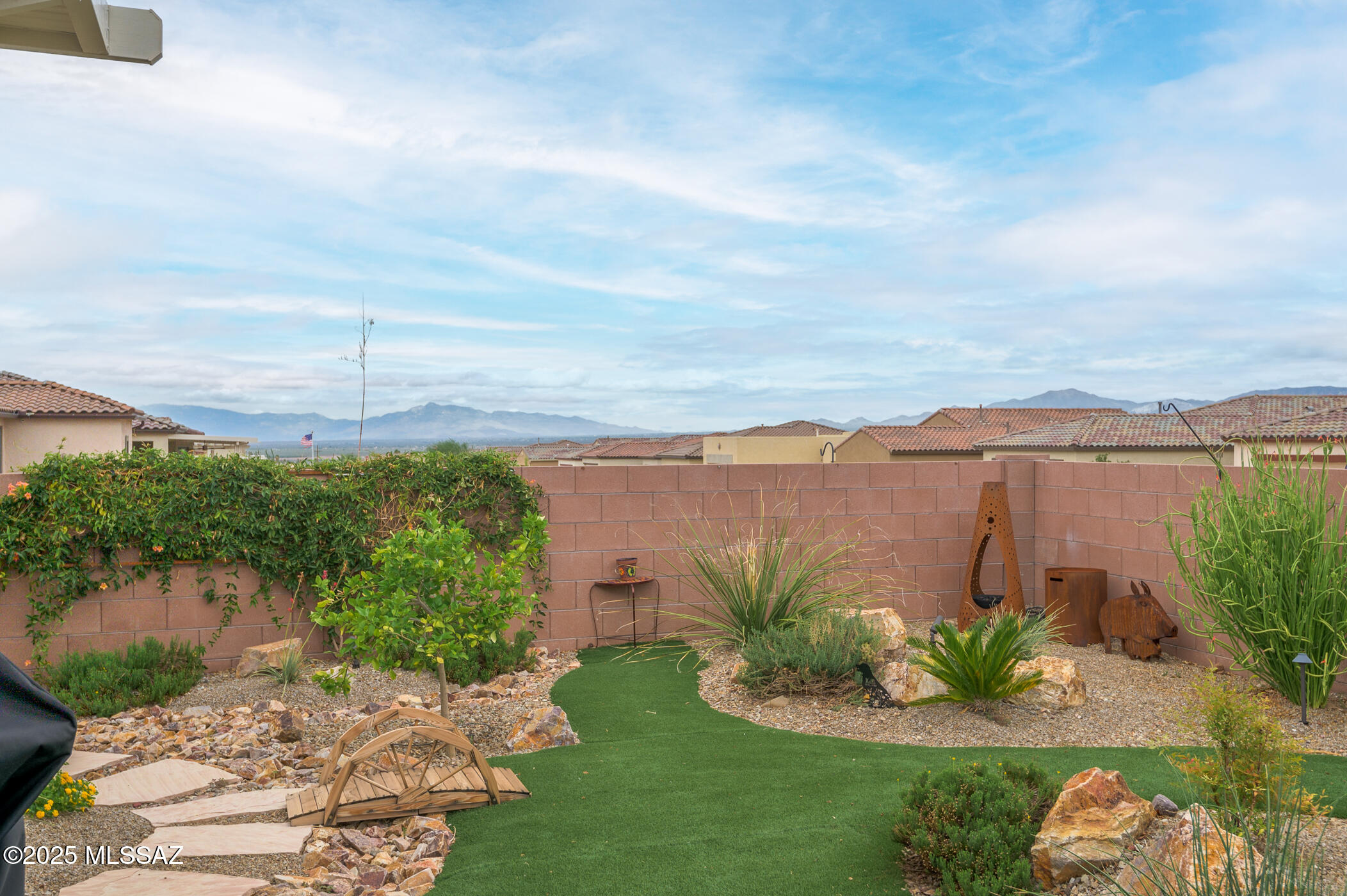 822 N Camino Cerro Morado