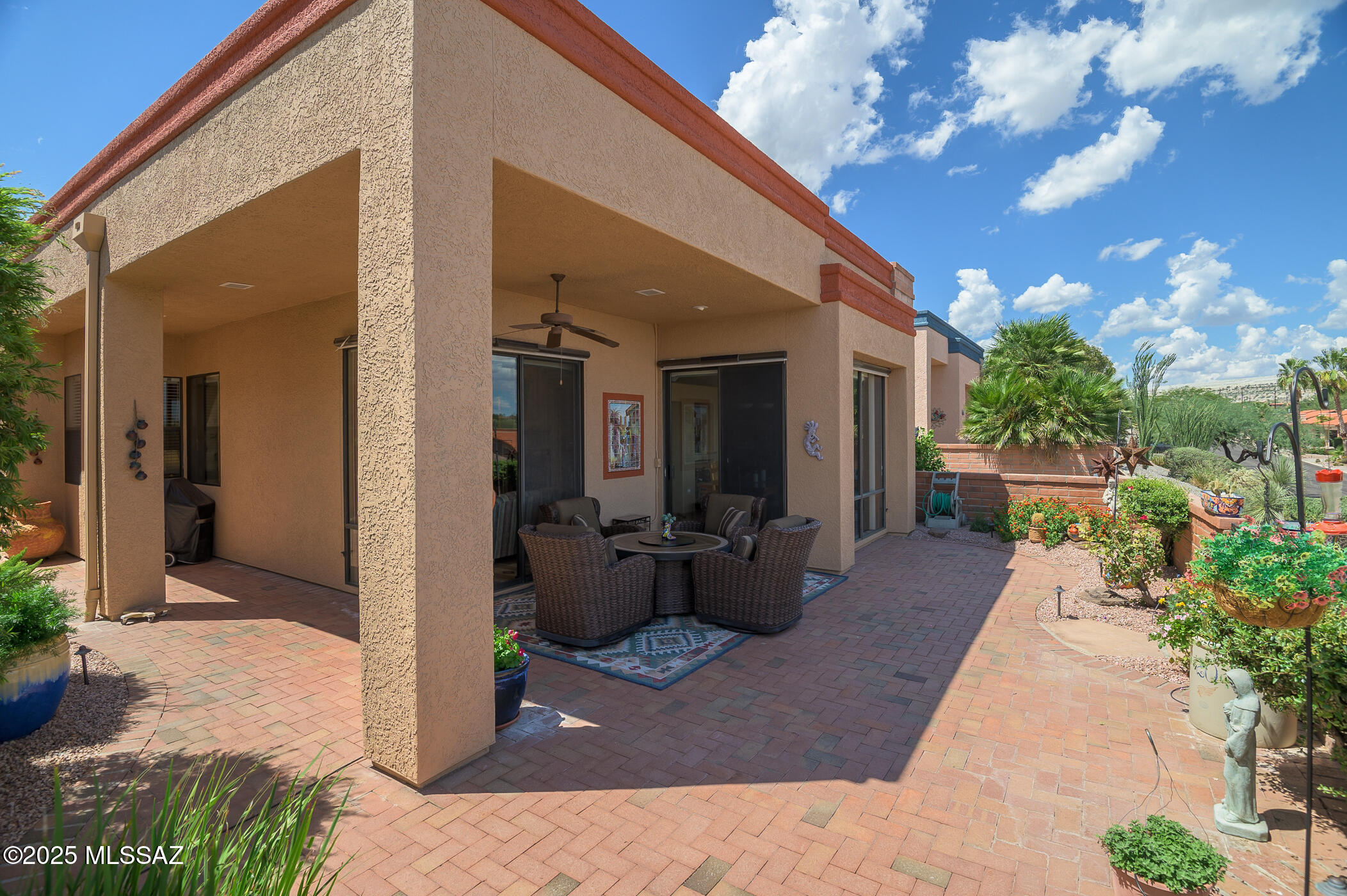 1586 W Calle Del Ducado