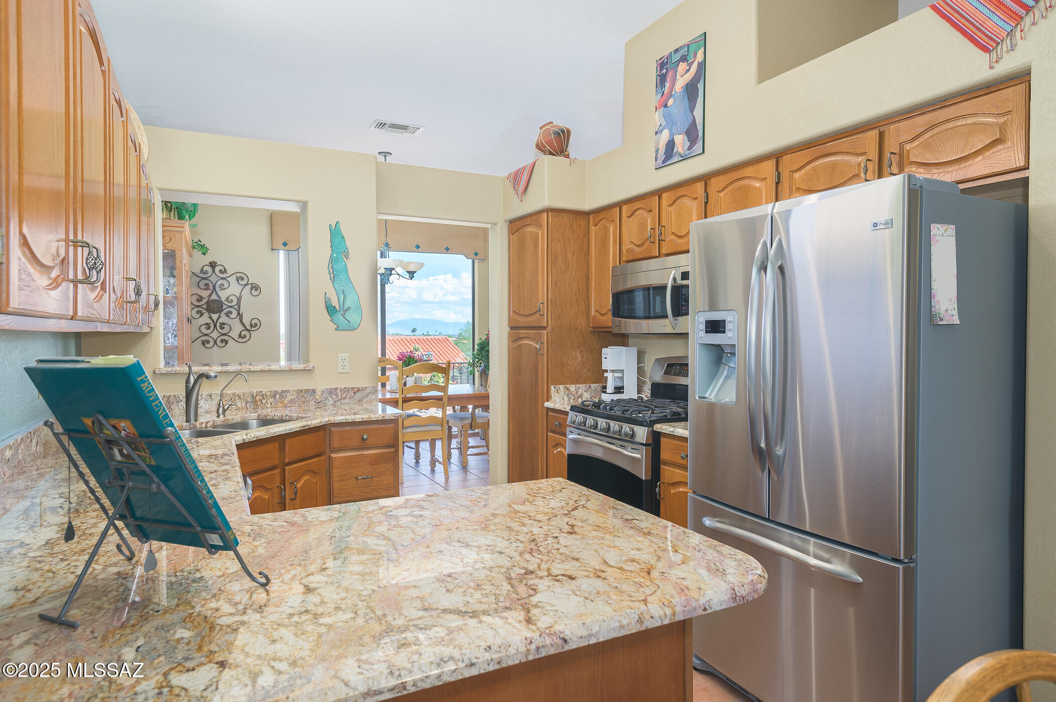1586 W Calle Del Ducado