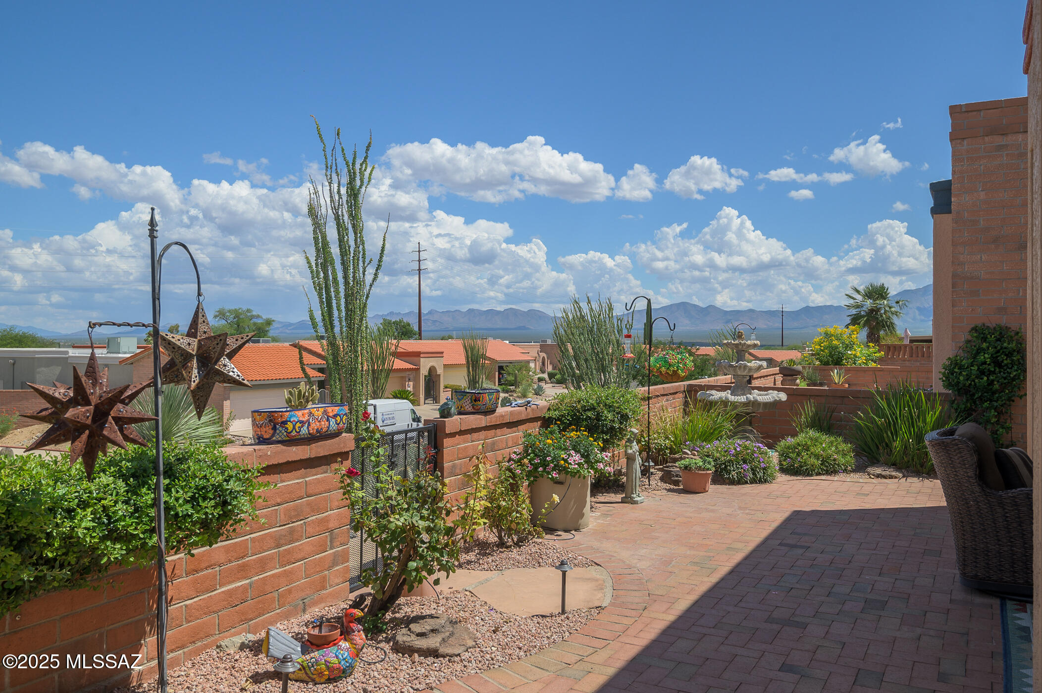 1586 W Calle Del Ducado