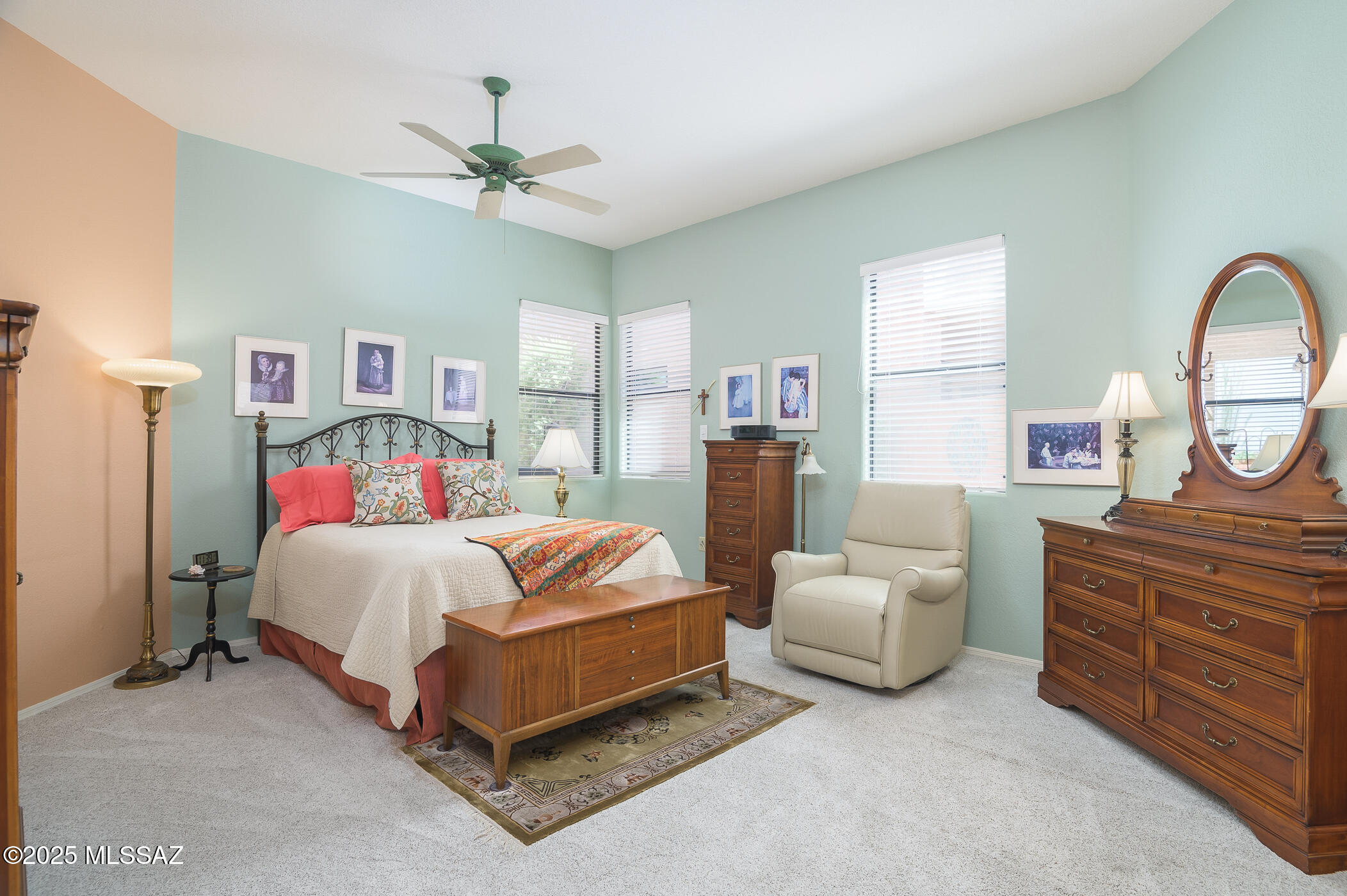 1586 W Calle Del Ducado