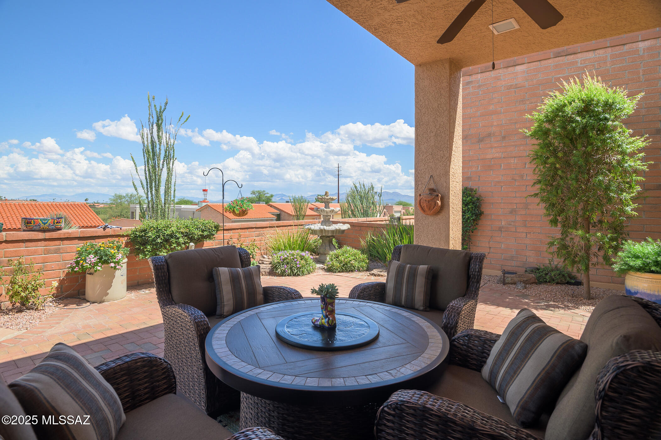 1586 W Calle Del Ducado
