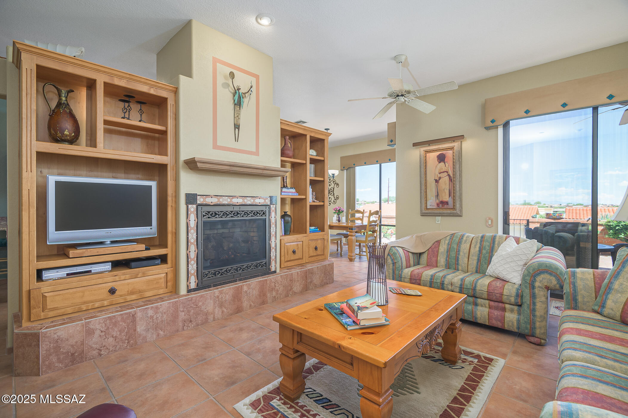 1586 W Calle Del Ducado