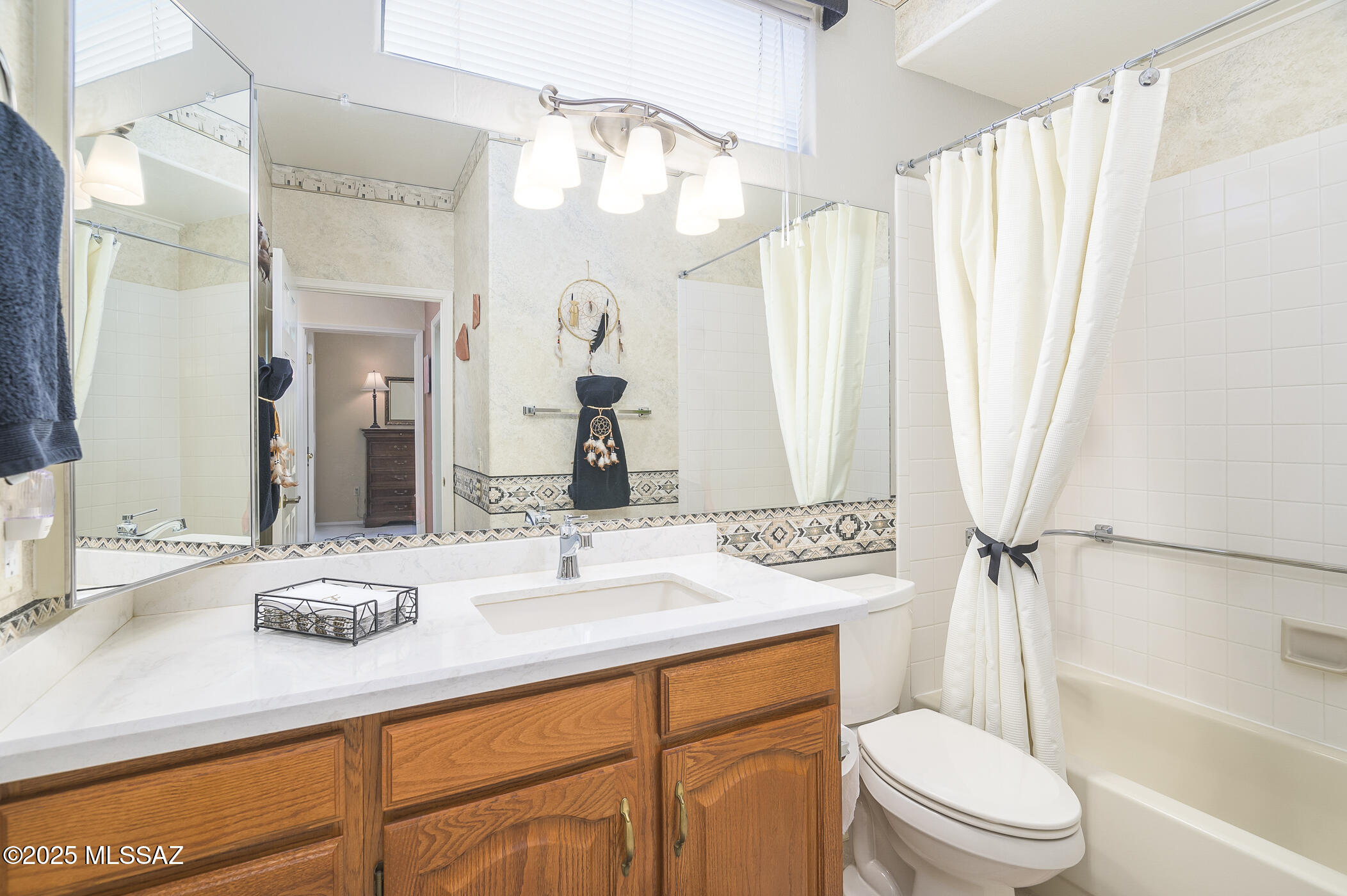 1586 W Calle Del Ducado