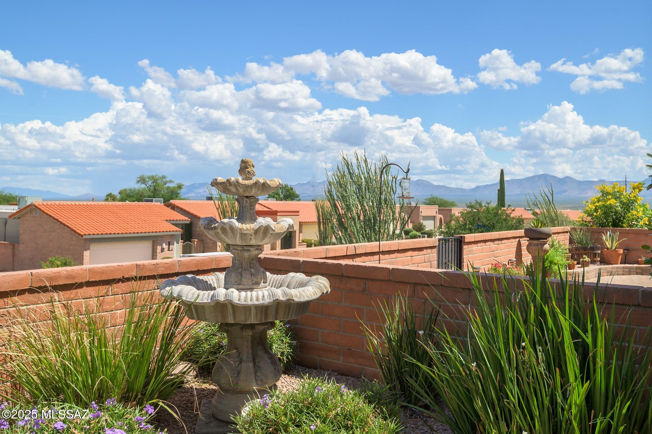 1586 W Calle Del Ducado