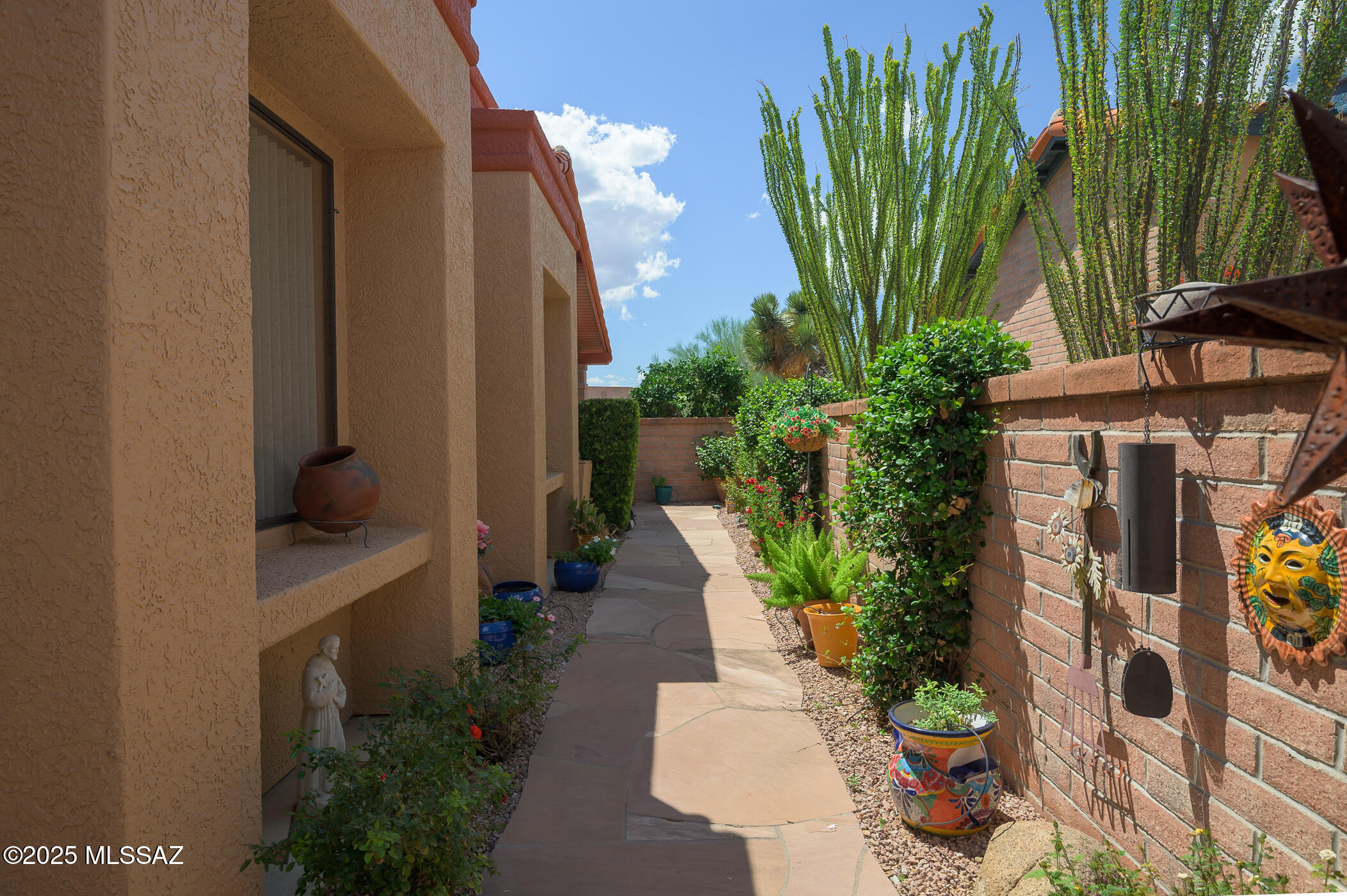 1586 W Calle Del Ducado