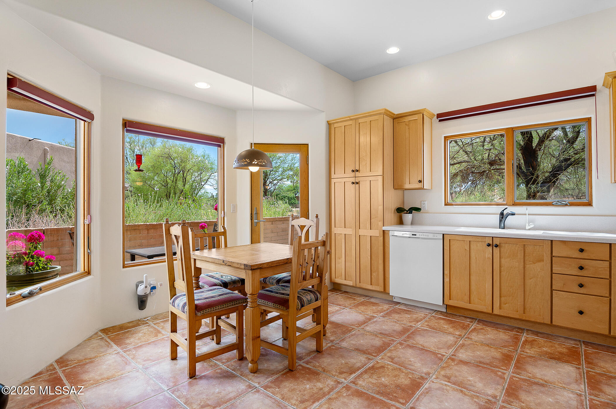 835 W Waterview Drive