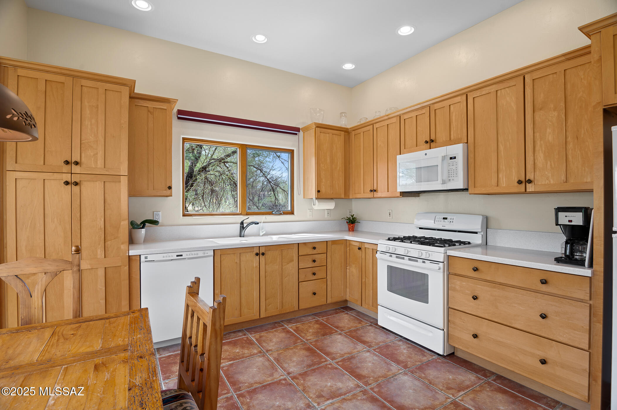 835 W Waterview Drive