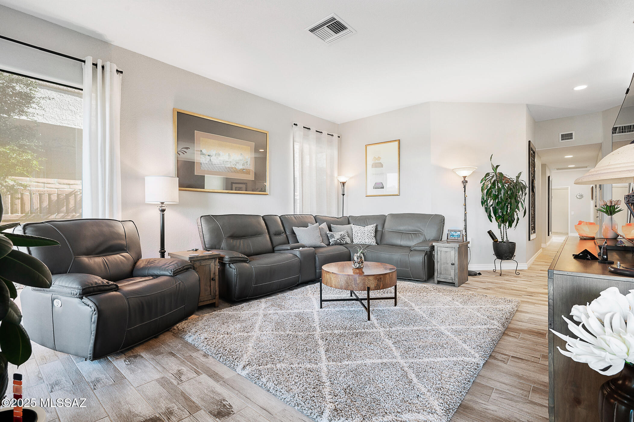 1622 W Vuelta Salvatierra