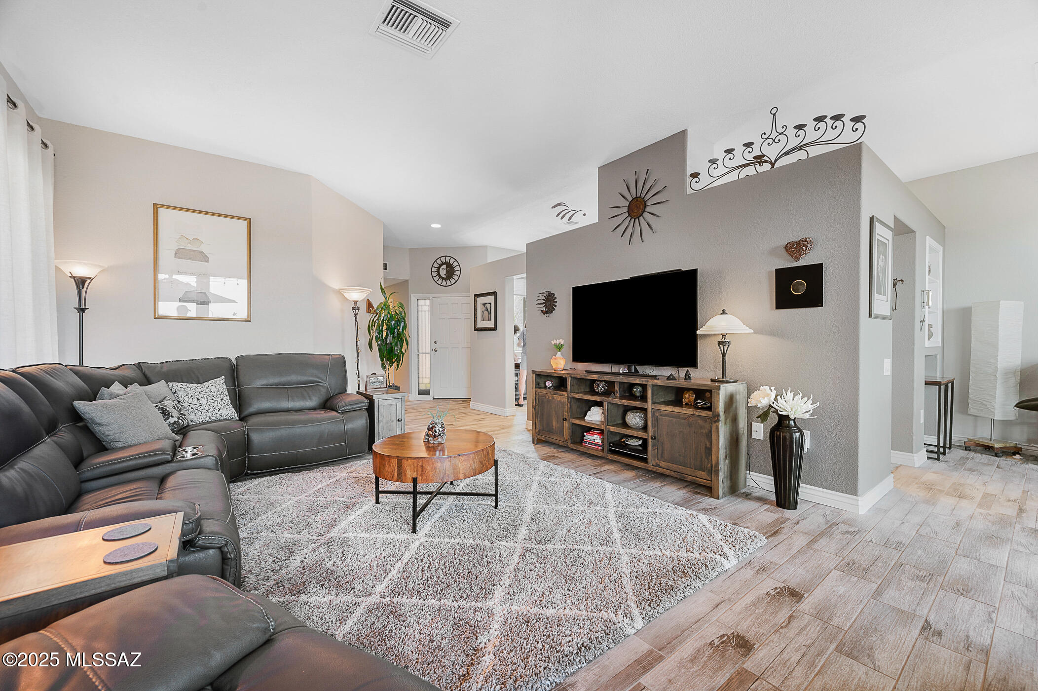 1622 W Vuelta Salvatierra