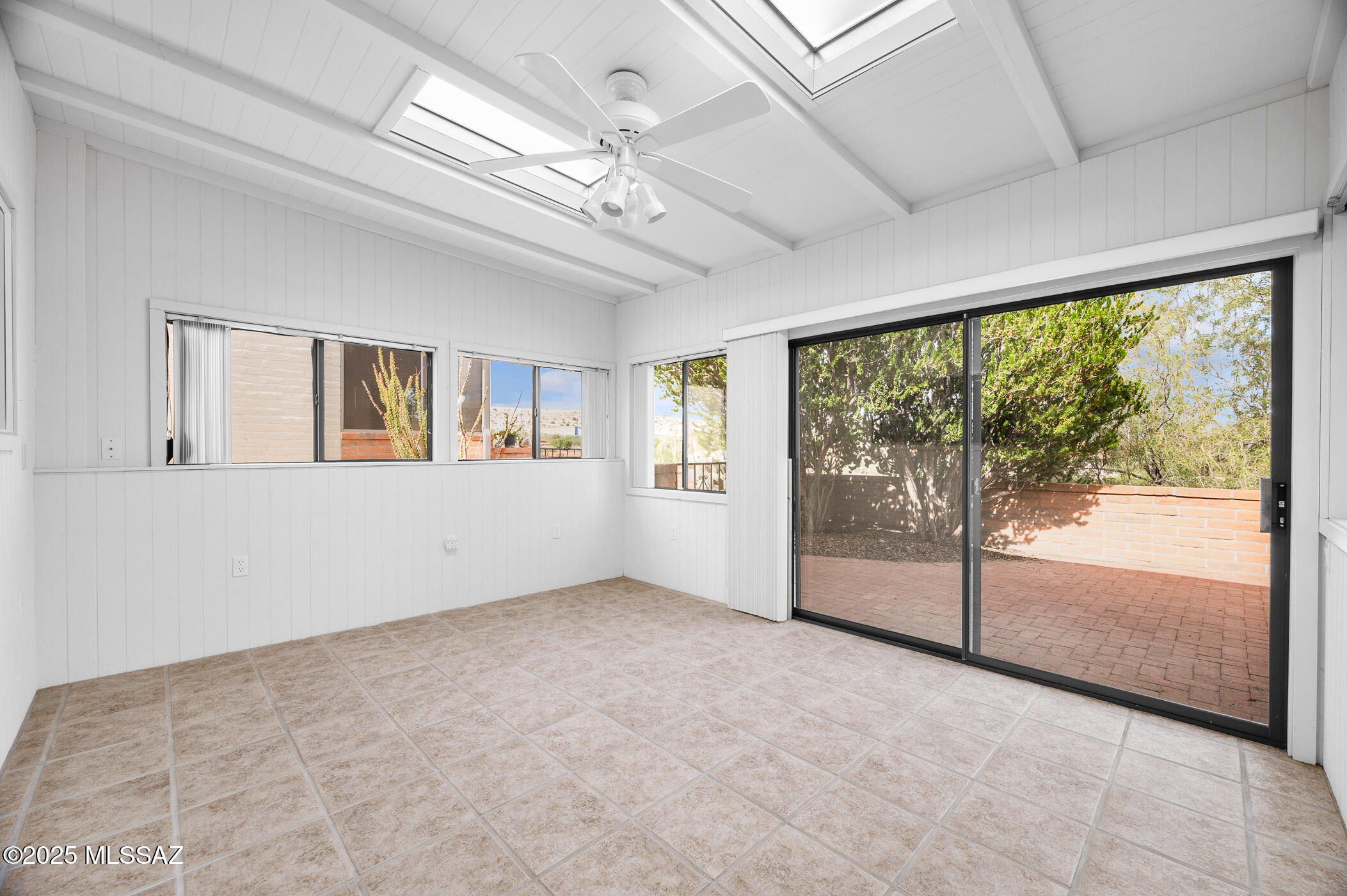 1442 W Calle Mendoza