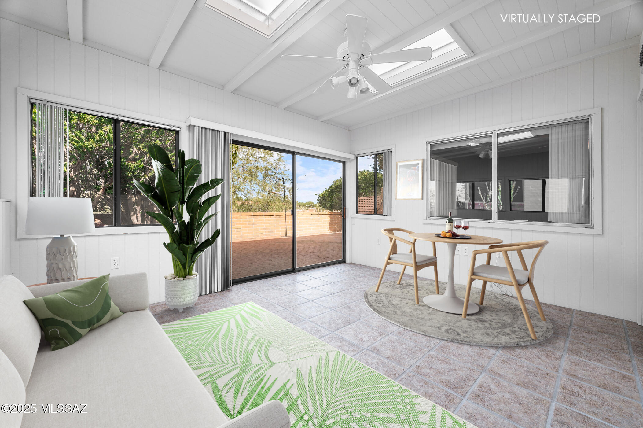 1442 W Calle Mendoza