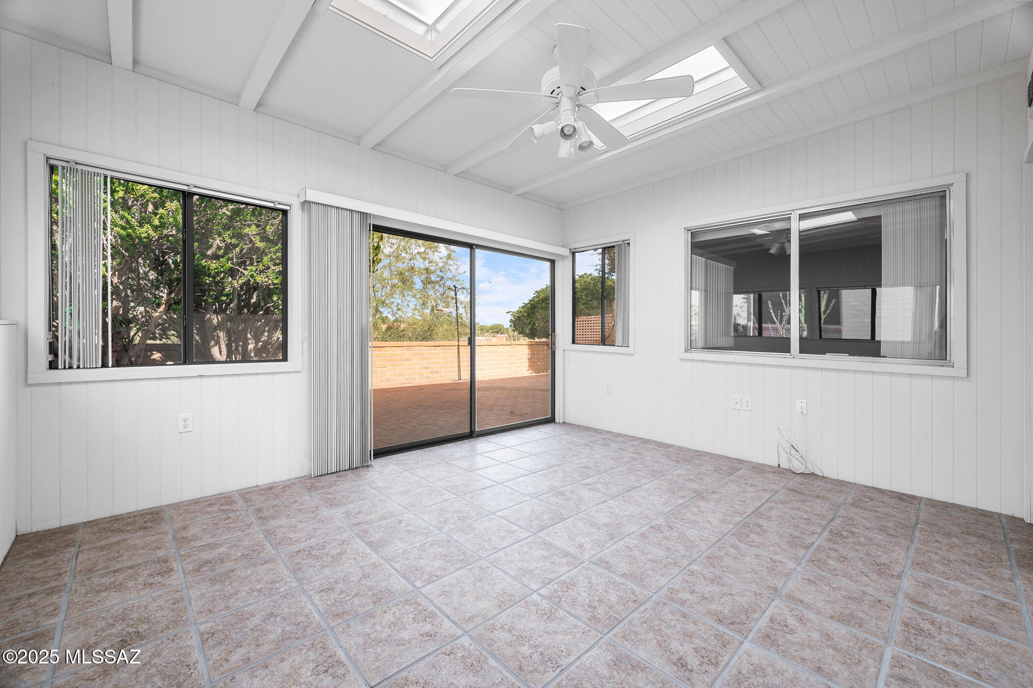 1442 W Calle Mendoza