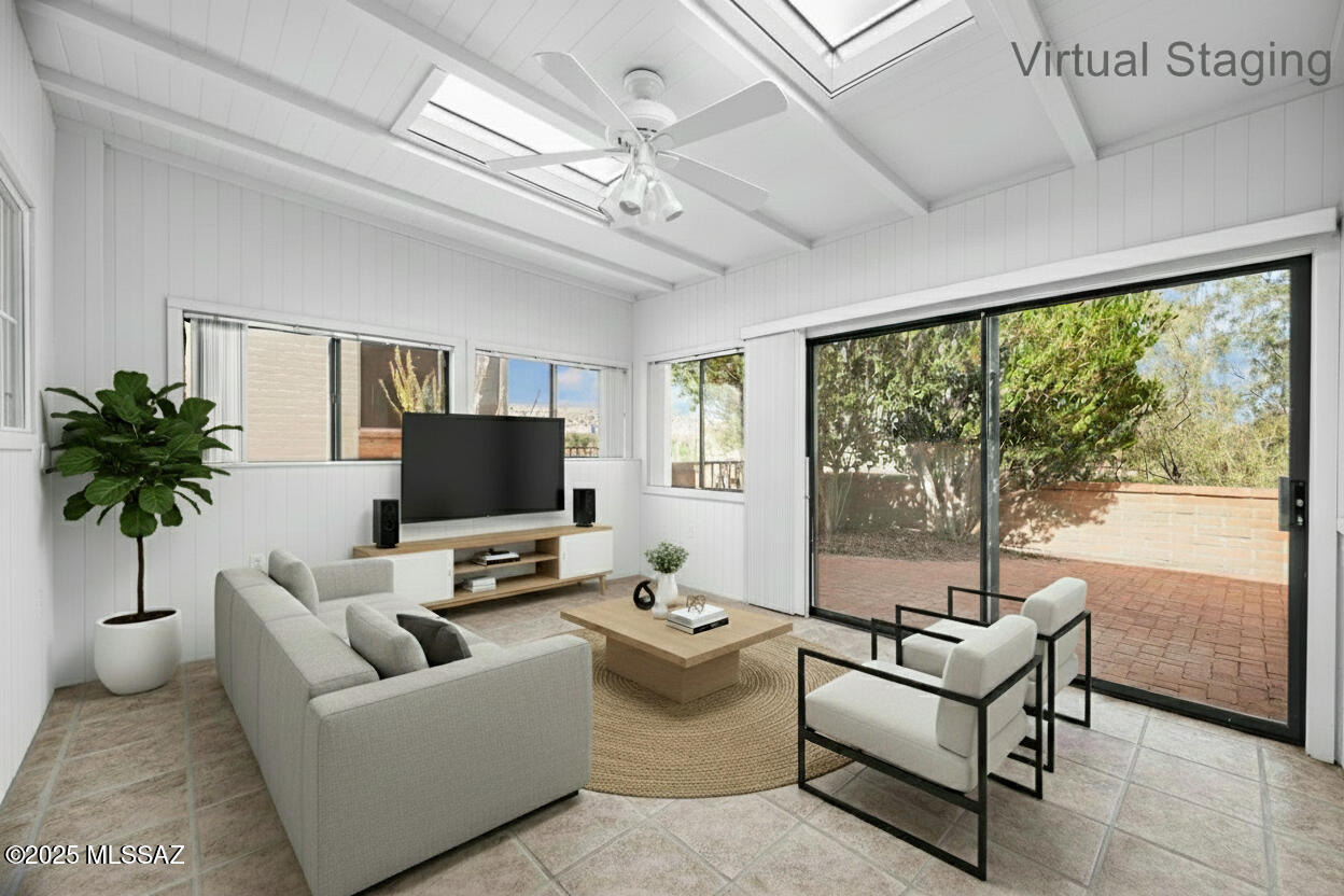 1442 W Calle Mendoza