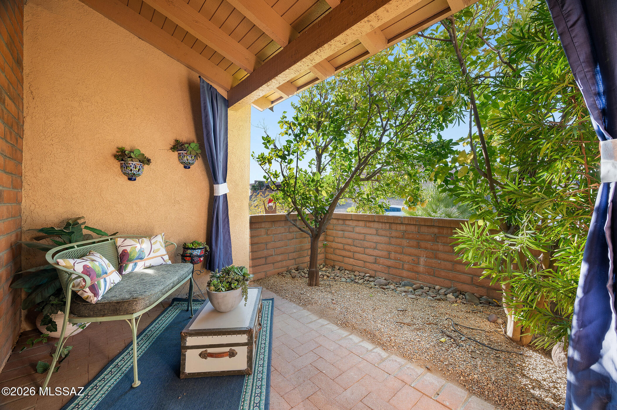 3831 S Vía De La Urraca