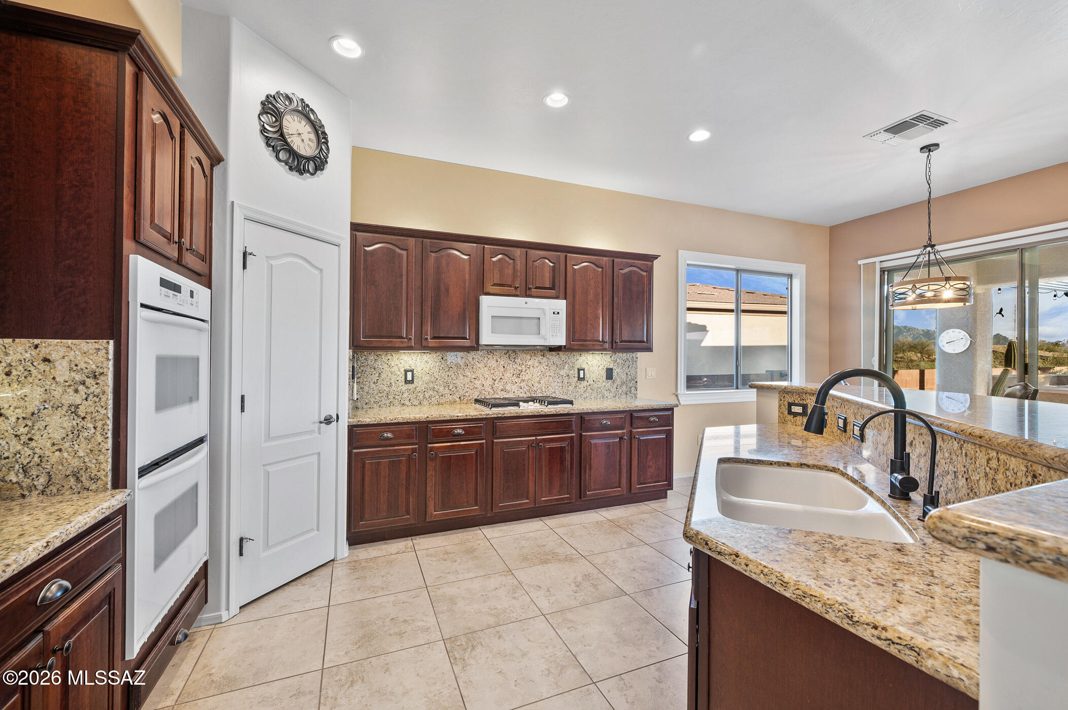 1175 W Calle Artistica